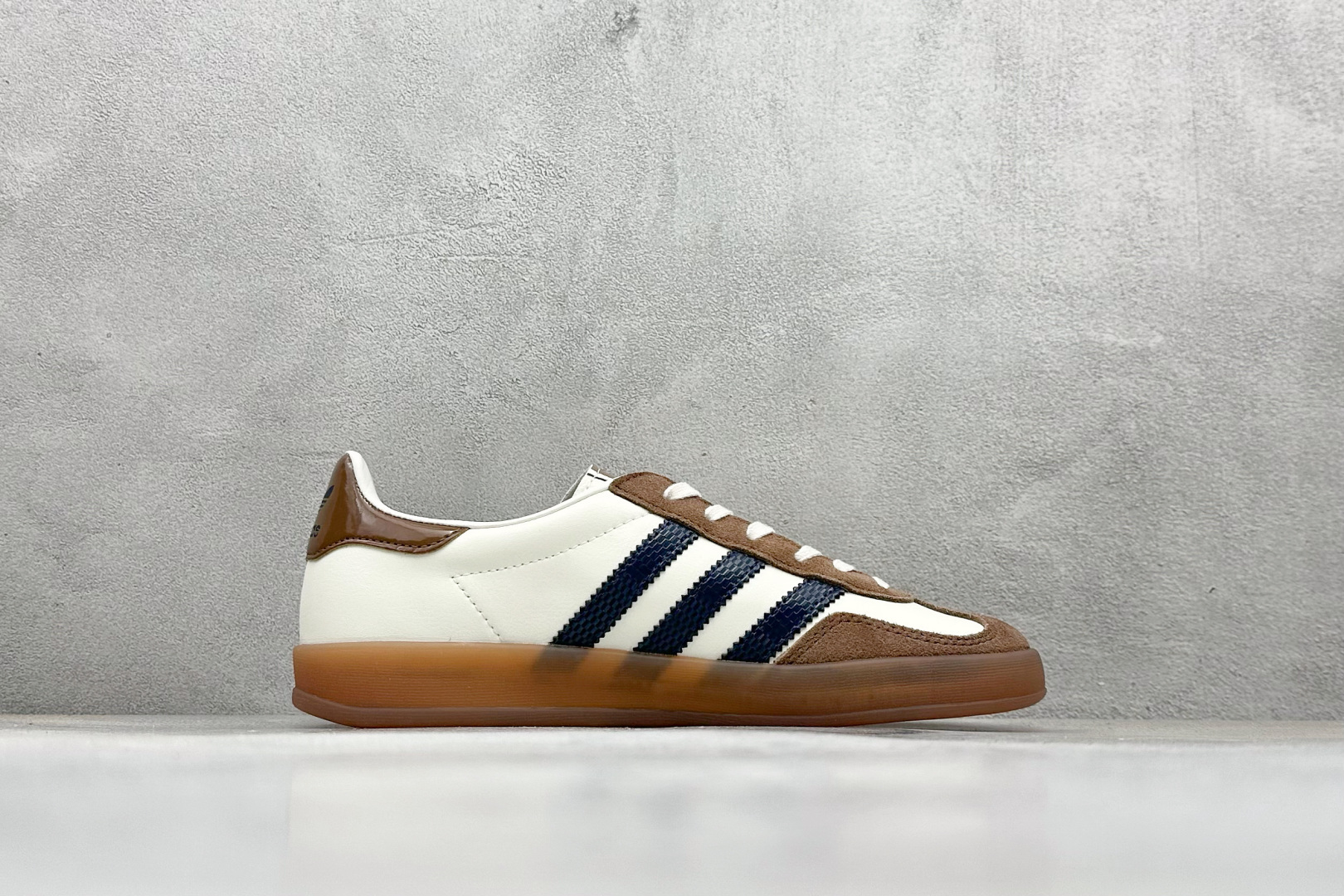 160 Adidas Originals Gazelle Indoor三叶草复古休闲防滑耐磨低帮板鞋 JP9221