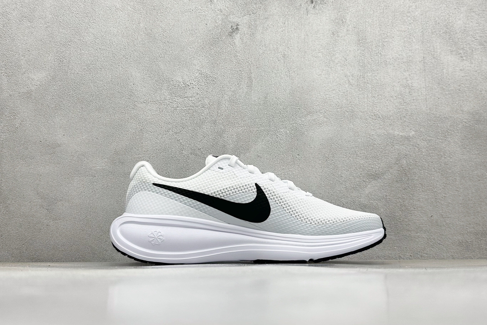 Nike Revolution 8 耐克轻便跑步鞋网面透气休闲鞋 HJ9198-101
