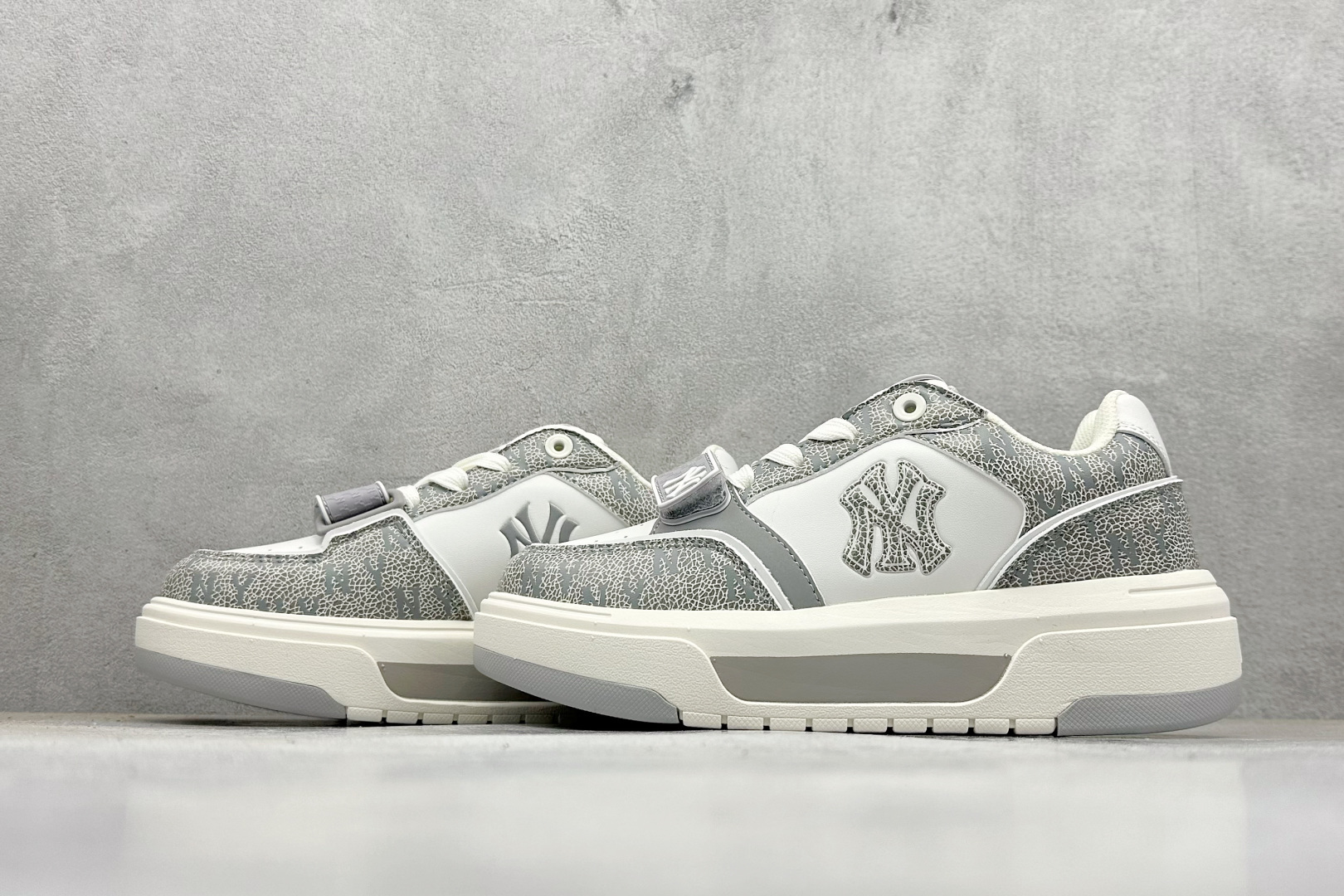 180 NY平台订单 MLB Chunky Liner 学长鞋系列低帮老爹风轻量增高厚底百搭休闲运动慢跑鞋 3ASXP025N