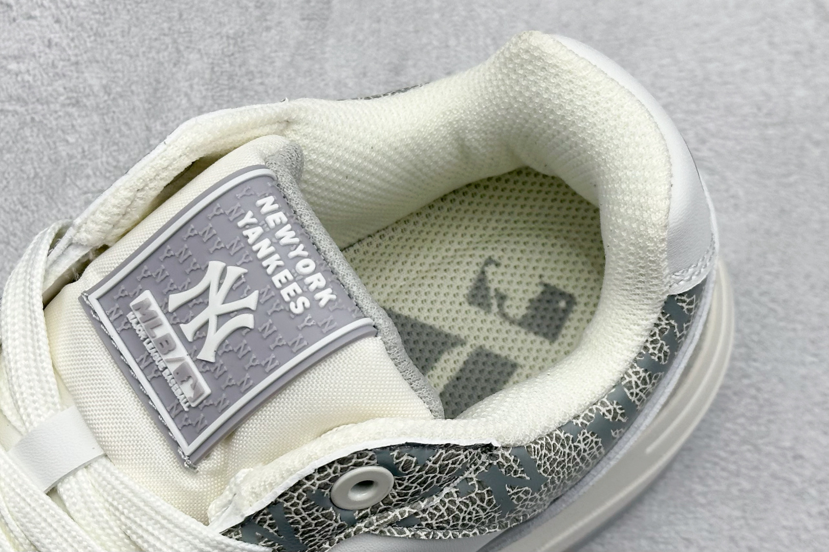 180 NY平台订单 MLB Chunky Liner 学长鞋系列低帮老爹风轻量增高厚底百搭休闲运动慢跑鞋 3ASXP025N