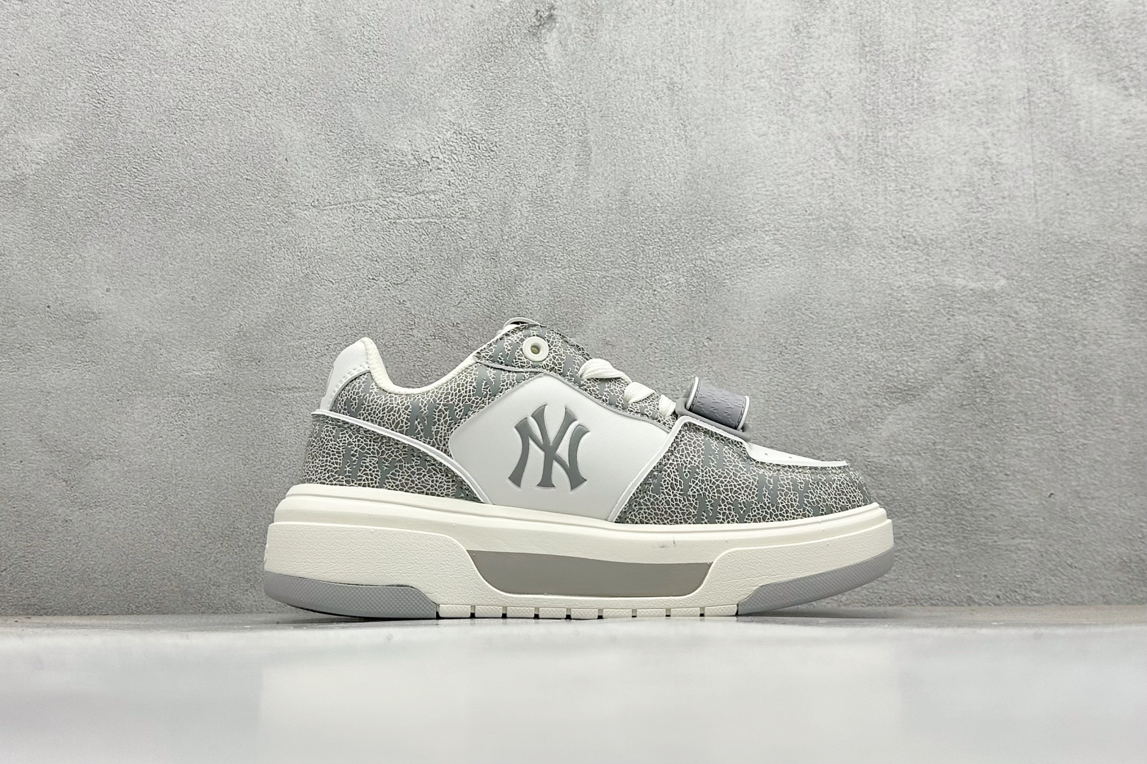 180 NY平台订单 MLB Chunky Liner 学长鞋系列低帮老爹风轻量增高厚底百搭休闲运动慢跑鞋 3ASXP025N