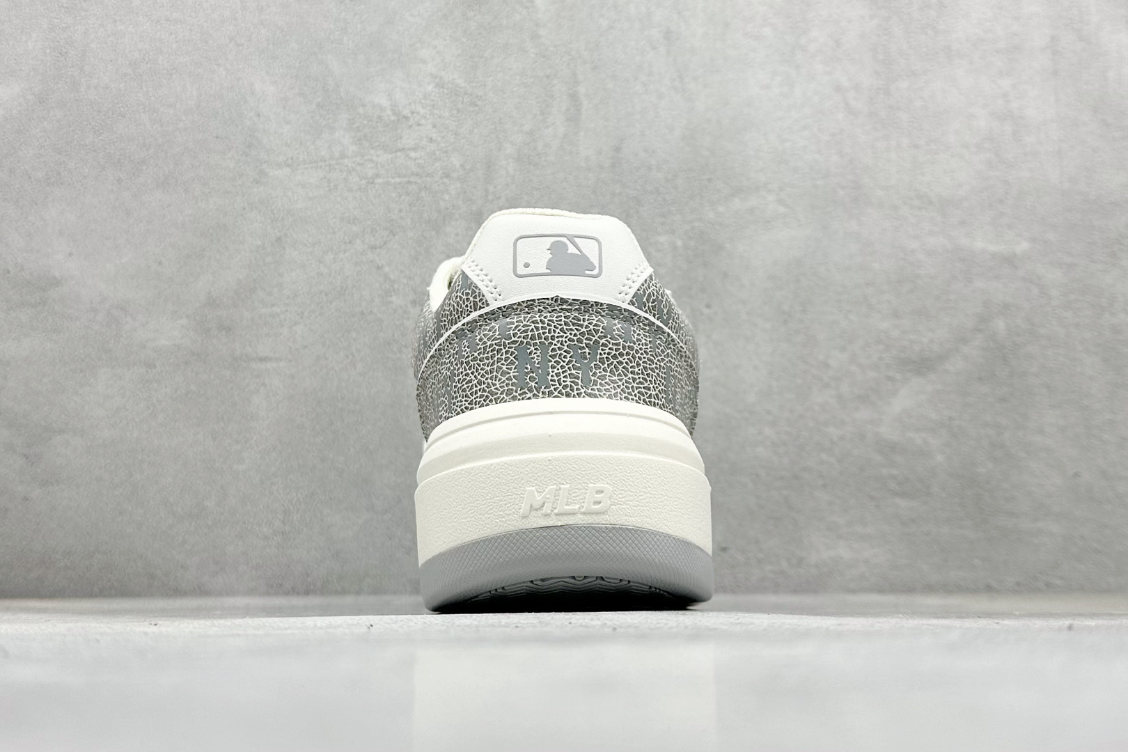 180 NY平台订单 MLB Chunky Liner 学长鞋系列低帮老爹风轻量增高厚底百搭休闲运动慢跑鞋 3ASXP025N