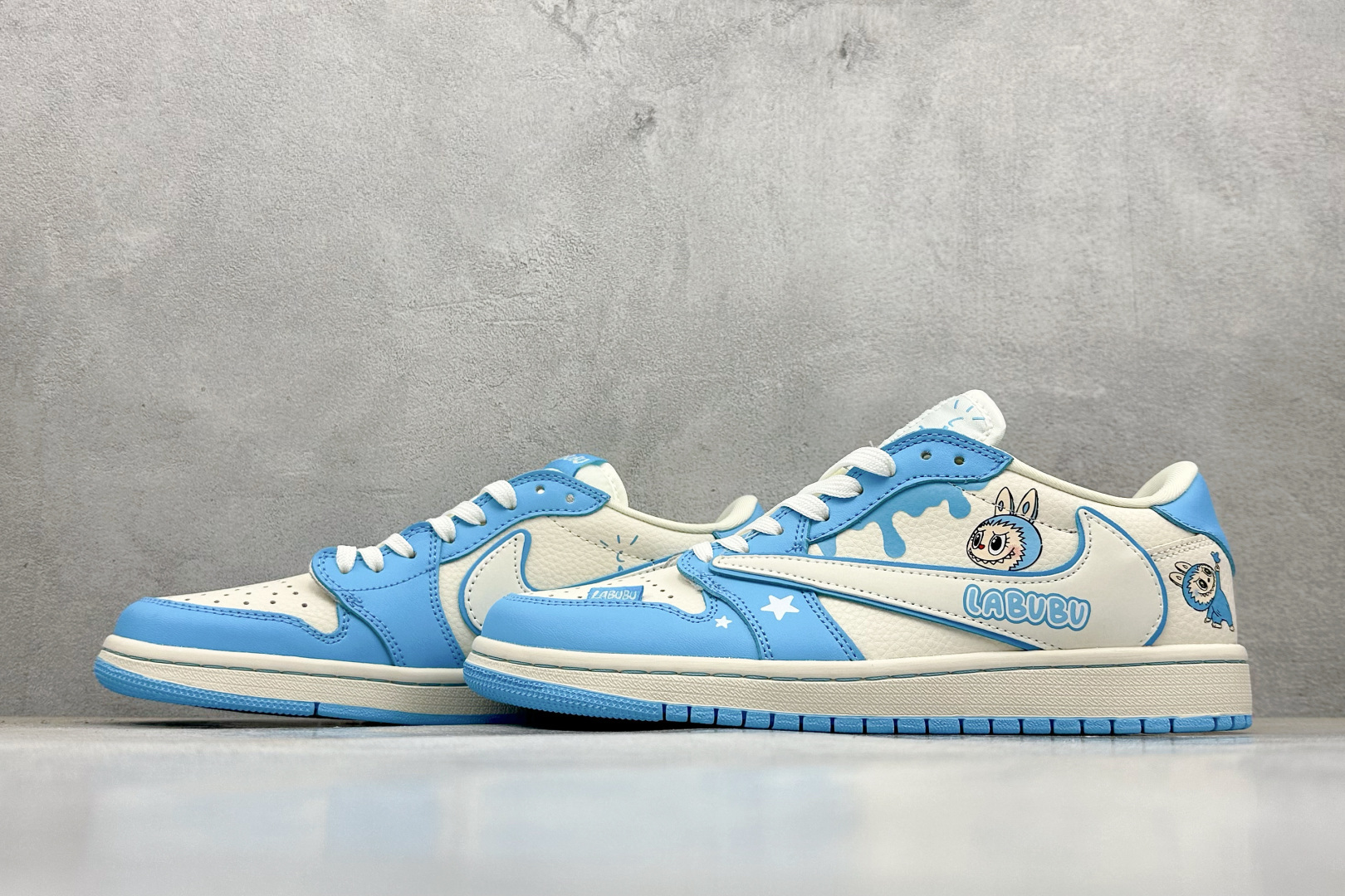 XC版Travis Scott x Nike Air Jordan 1 Low x LABUBU Air Jordan 1 Low 反转蓝白倒钩 DZ5899-022