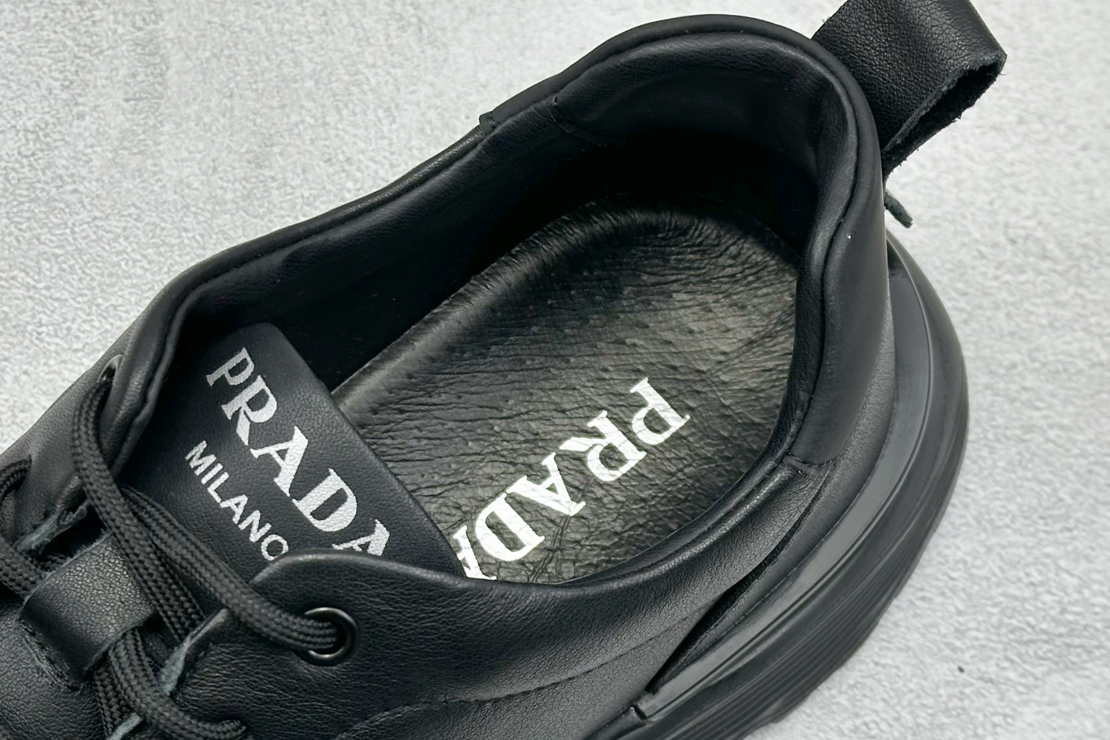 420 PRADA普拉达 厚底徽标系带运动休闲男鞋系列 3D936M