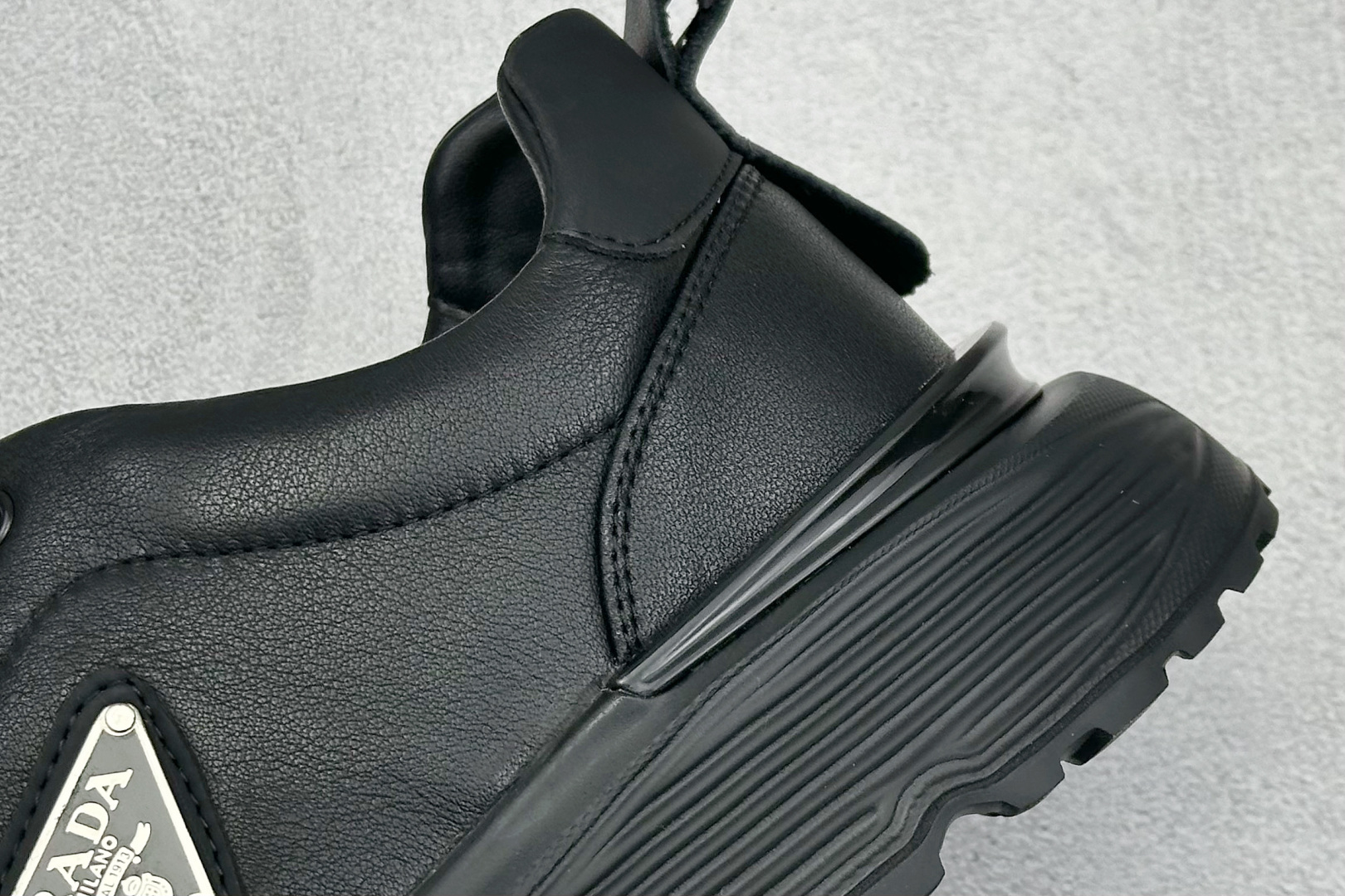 420 PRADA普拉达 厚底徽标系带运动休闲男鞋系列 3D936M