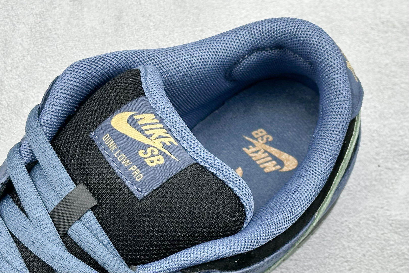 K版Nike Dunk SB “Smile” 绒面革 蓝黑 HF3063-002