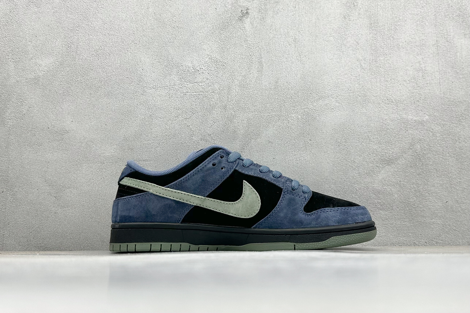 K版Nike Dunk SB “Smile” 绒面革 蓝黑 HF3063-002