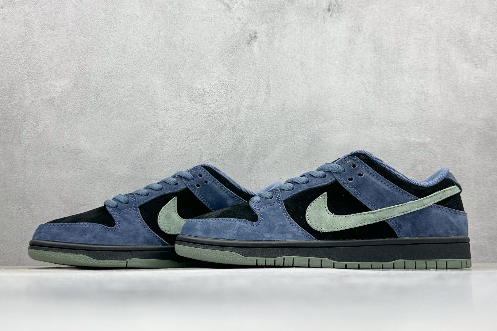 K版Nike Dunk SB “Smile” 绒面革 蓝黑 HF3063-002
