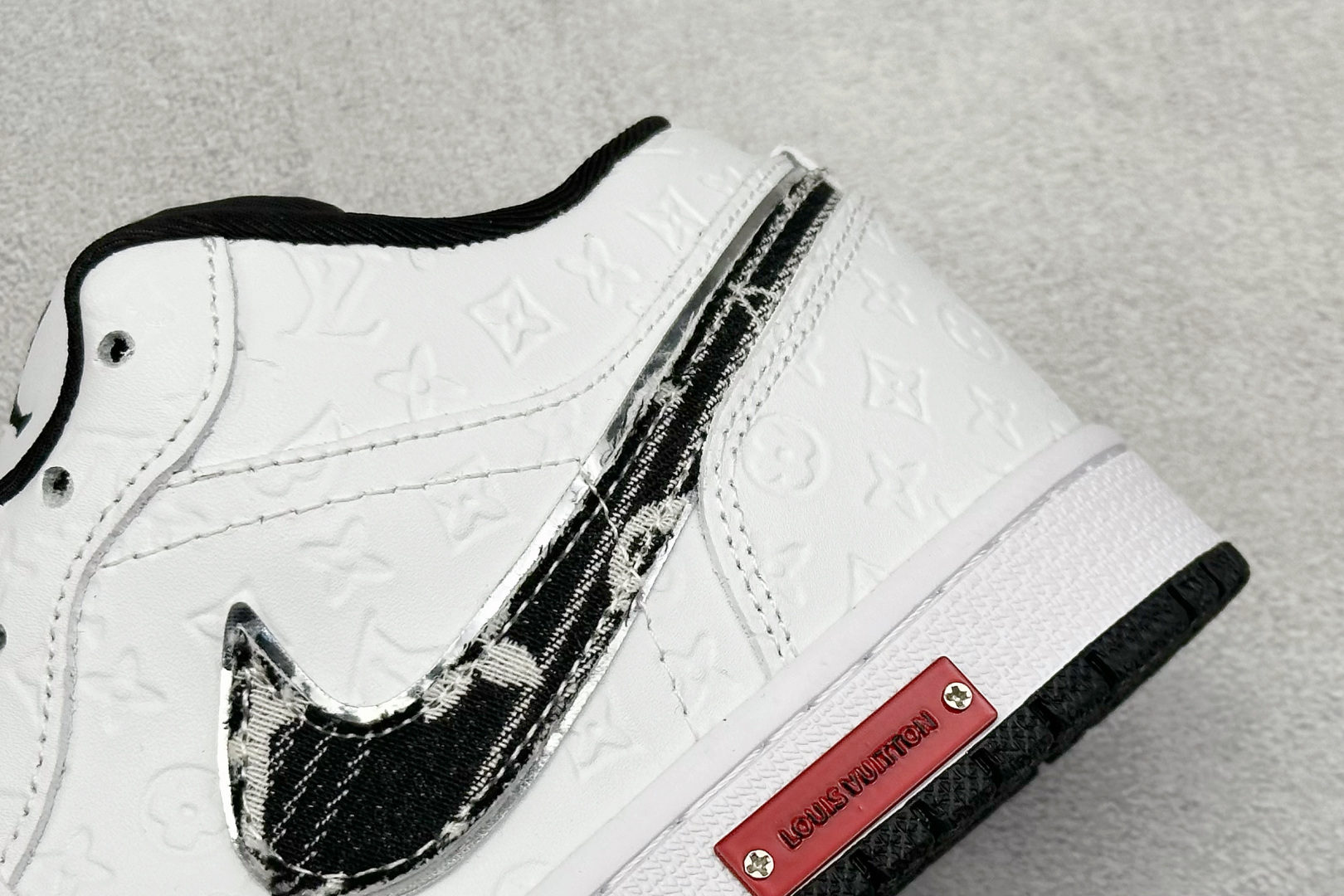 240 Air Jordan 1 Low AJ1 乔1 “LV路易威登联名---黑白帆布牛仔印花”高端定制 低帮复古篮球鞋 QG1988-011-Chinese UA Cheap High Quatity Brand Clothes Bags handbags Sneakers wholesale wholesaler seller from China Factory suppliers Fashion Clothing Shoes best Quality Beautiful Price 240 Air Jordan 1 Low AJ1 乔1 “LV路易威登联名---黑白帆布牛仔印花”高端定制 低帮复古篮球鞋 QG1988-011