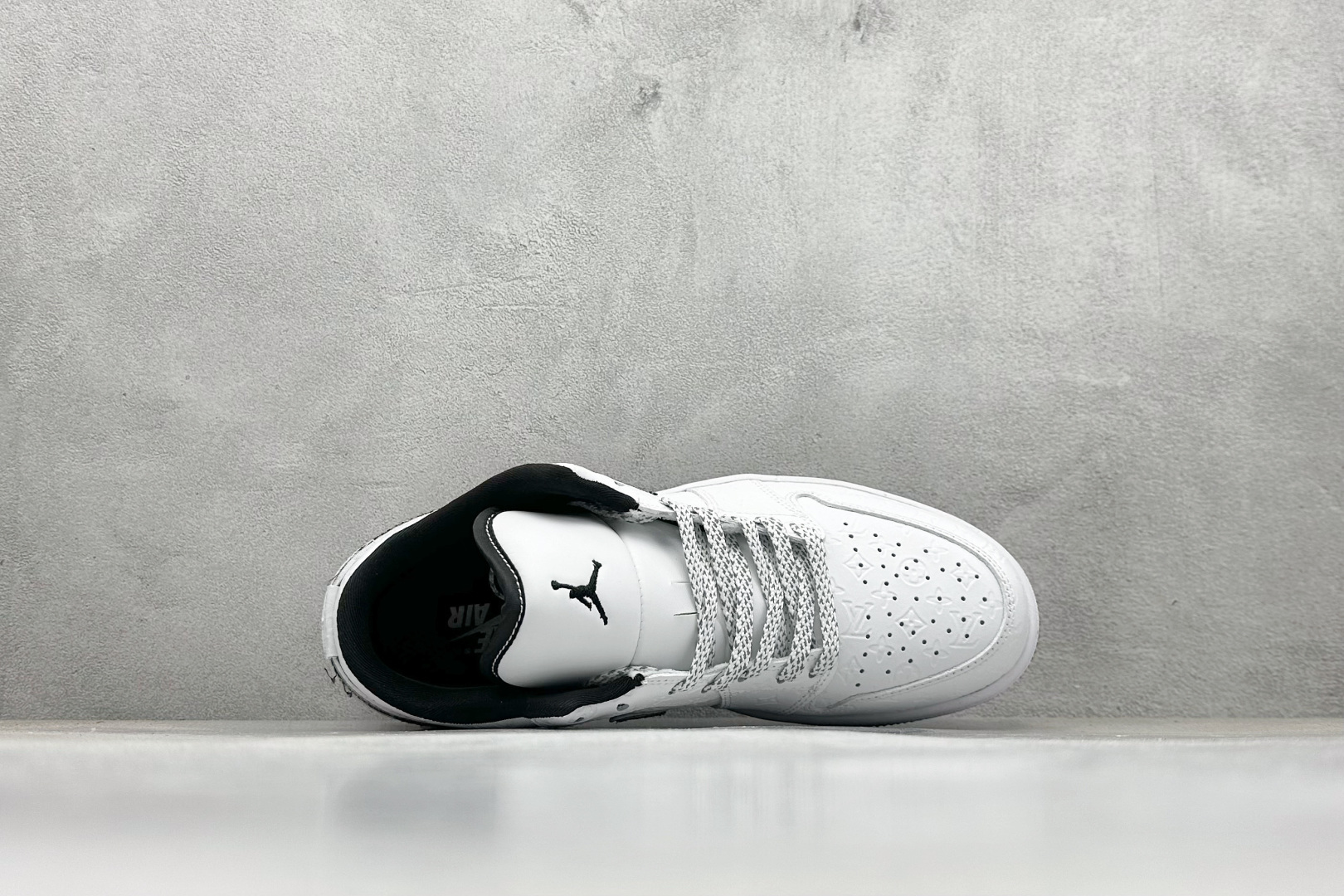 240 Air Jordan 1 Low AJ1 乔1 “LV路易威登联名---黑白帆布牛仔印花”高端定制 低帮复古篮球鞋 QG1988-011-Chinese UA Cheap High Quatity Brand Clothes Bags handbags Sneakers wholesale wholesaler seller from China Factory suppliers Fashion Clothing Shoes best Quality Beautiful Price 240 Air Jordan 1 Low AJ1 乔1 “LV路易威登联名---黑白帆布牛仔印花”高端定制 低帮复古篮球鞋 QG1988-011