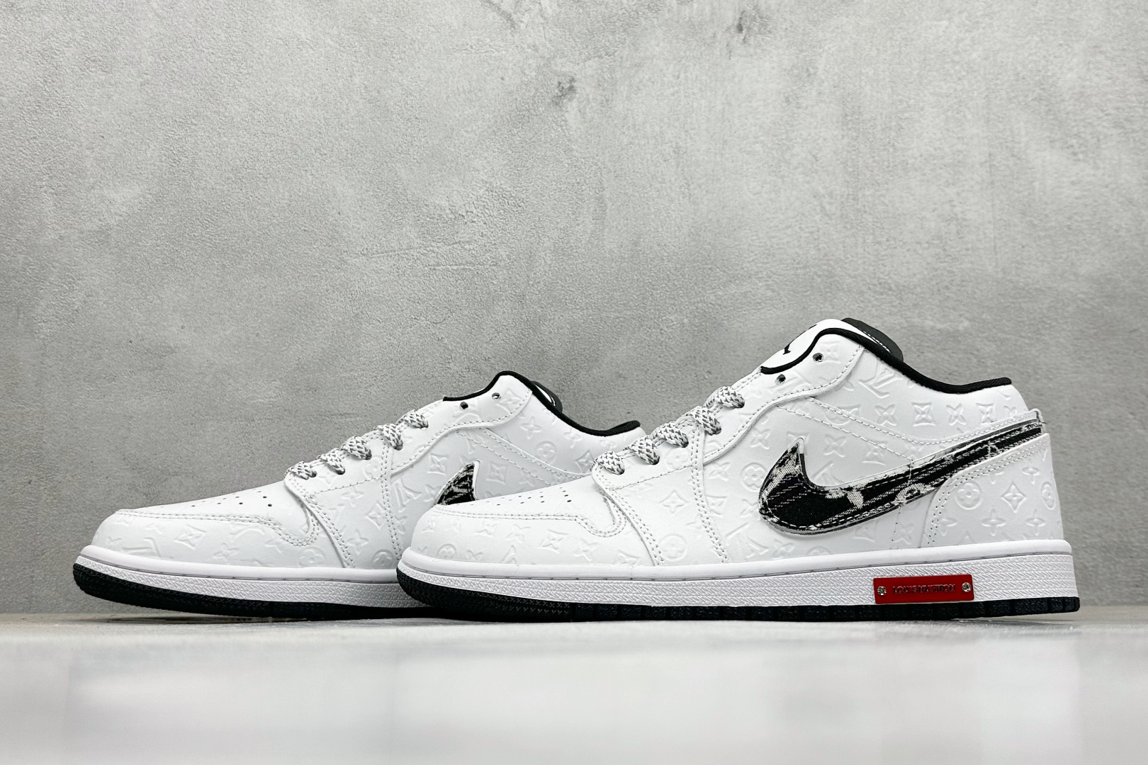 240 Air Jordan 1 Low AJ1 乔1 “LV路易威登联名---黑白帆布牛仔印花”高端定制 低帮复古篮球鞋 QG1988-011-Chinese UA Cheap High Quatity Brand Clothes Bags handbags Sneakers wholesale wholesaler seller from China Factory suppliers Fashion Clothing Shoes best Quality Beautiful Price 240 Air Jordan 1 Low AJ1 乔1 “LV路易威登联名---黑白帆布牛仔印花”高端定制 低帮复古篮球鞋 QG1988-011