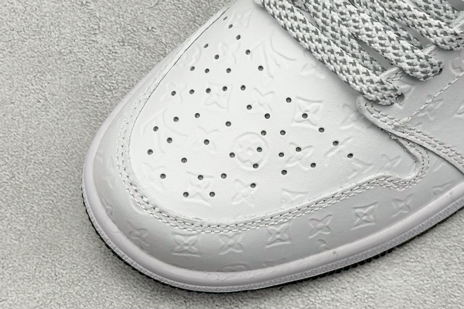 240 Air Jordan 1 Low AJ1 乔1 “LV路易威登联名---黑白帆布牛仔印花”高端定制 低帮复古篮球鞋 QG1988-011-Chinese UA Cheap High Quatity Brand Clothes Bags handbags Sneakers wholesale wholesaler seller from China Factory suppliers Fashion Clothing Shoes best Quality Beautiful Price 240 Air Jordan 1 Low AJ1 乔1 “LV路易威登联名---黑白帆布牛仔印花”高端定制 低帮复古篮球鞋 QG1988-011