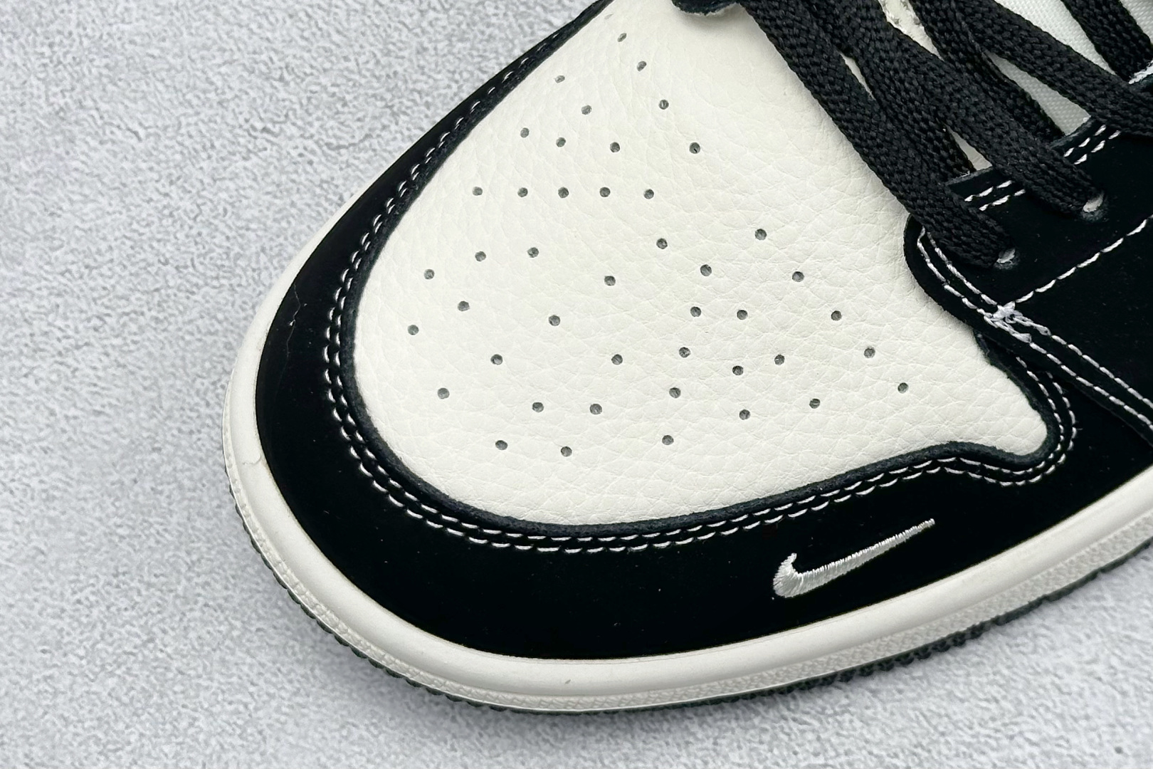 Nike Jordan Air Jordan 1 “克罗心联名——米黑马克线” 高端定制 乔丹低帮休闲板鞋 QJ2025-003