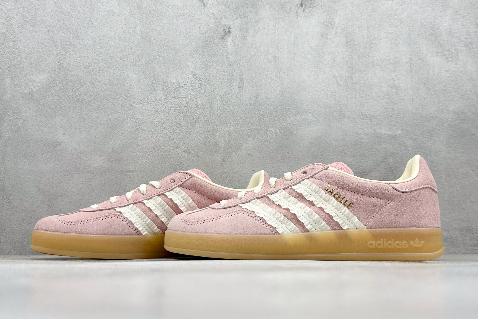 Adidas Originals Gazelle Indoor三叶草复古休闲防滑耐磨低帮板鞋 JS1413-Top High Quatity Cheap Sneakers Fashion Clothing Clothes Bags handbags Shoes of all Brand wholesale With The best Quality And Beautiful Price from China Factory Chinese suppliers wholesaler seller Adidas Originals Gazelle Indoor三叶草复古休闲防滑耐磨低帮板鞋 JS1413