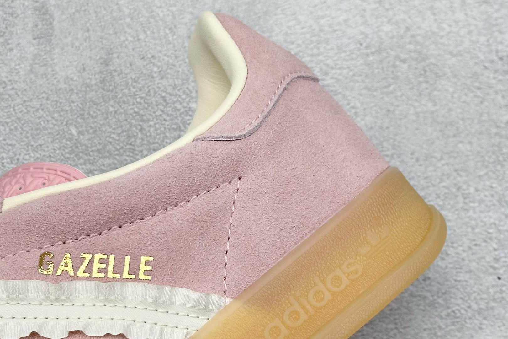 Adidas Originals Gazelle Indoor三叶草复古休闲防滑耐磨低帮板鞋 JS1413-Top High Quatity Cheap Sneakers Fashion Clothing Clothes Bags handbags Shoes of all Brand wholesale With The best Quality And Beautiful Price from China Factory Chinese suppliers wholesaler seller Adidas Originals Gazelle Indoor三叶草复古休闲防滑耐磨低帮板鞋 JS1413