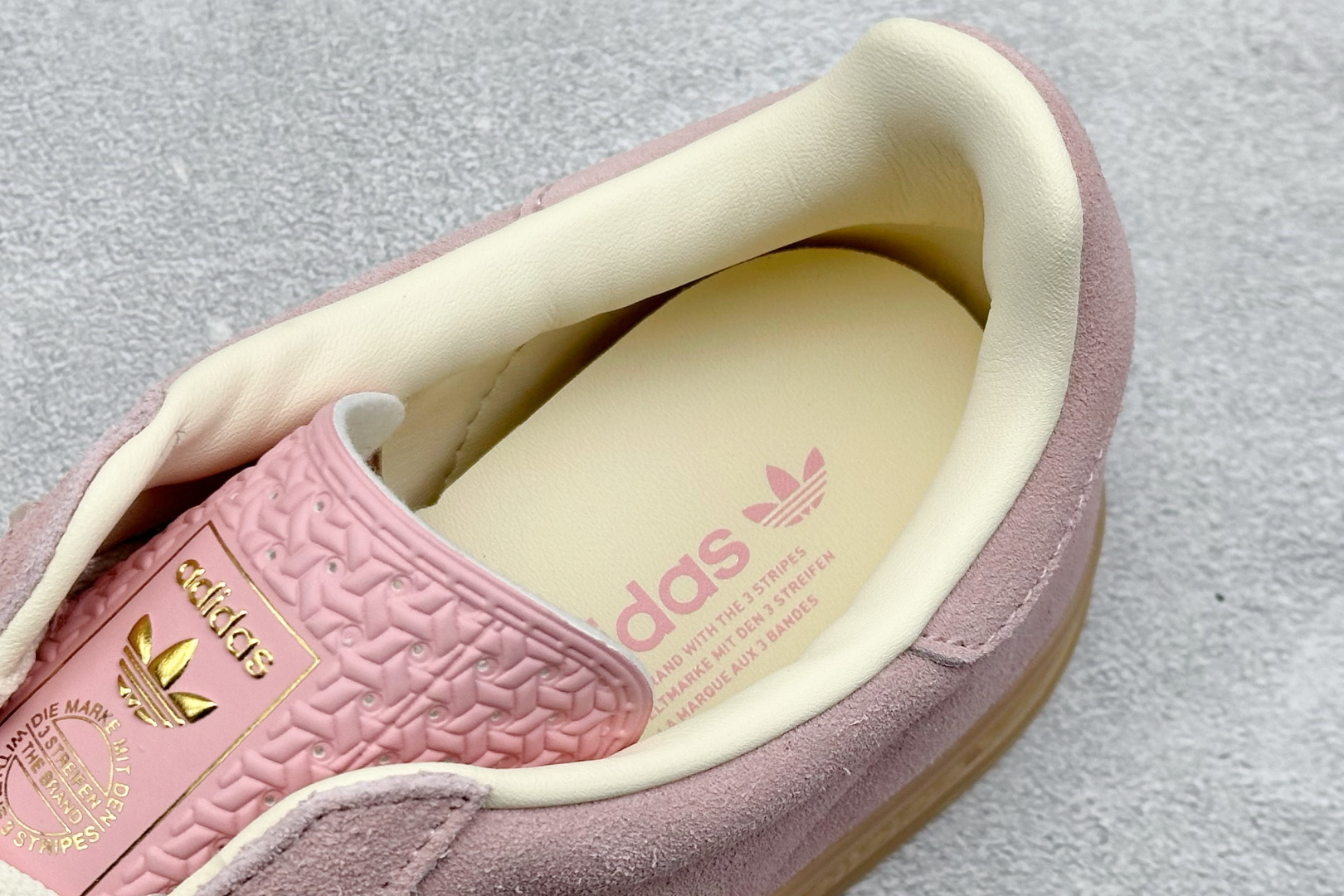 Adidas Originals Gazelle Indoor三叶草复古休闲防滑耐磨低帮板鞋 JS1413-Top High Quatity Cheap Sneakers Fashion Clothing Clothes Bags handbags Shoes of all Brand wholesale With The best Quality And Beautiful Price from China Factory Chinese suppliers wholesaler seller Adidas Originals Gazelle Indoor三叶草复古休闲防滑耐磨低帮板鞋 JS1413