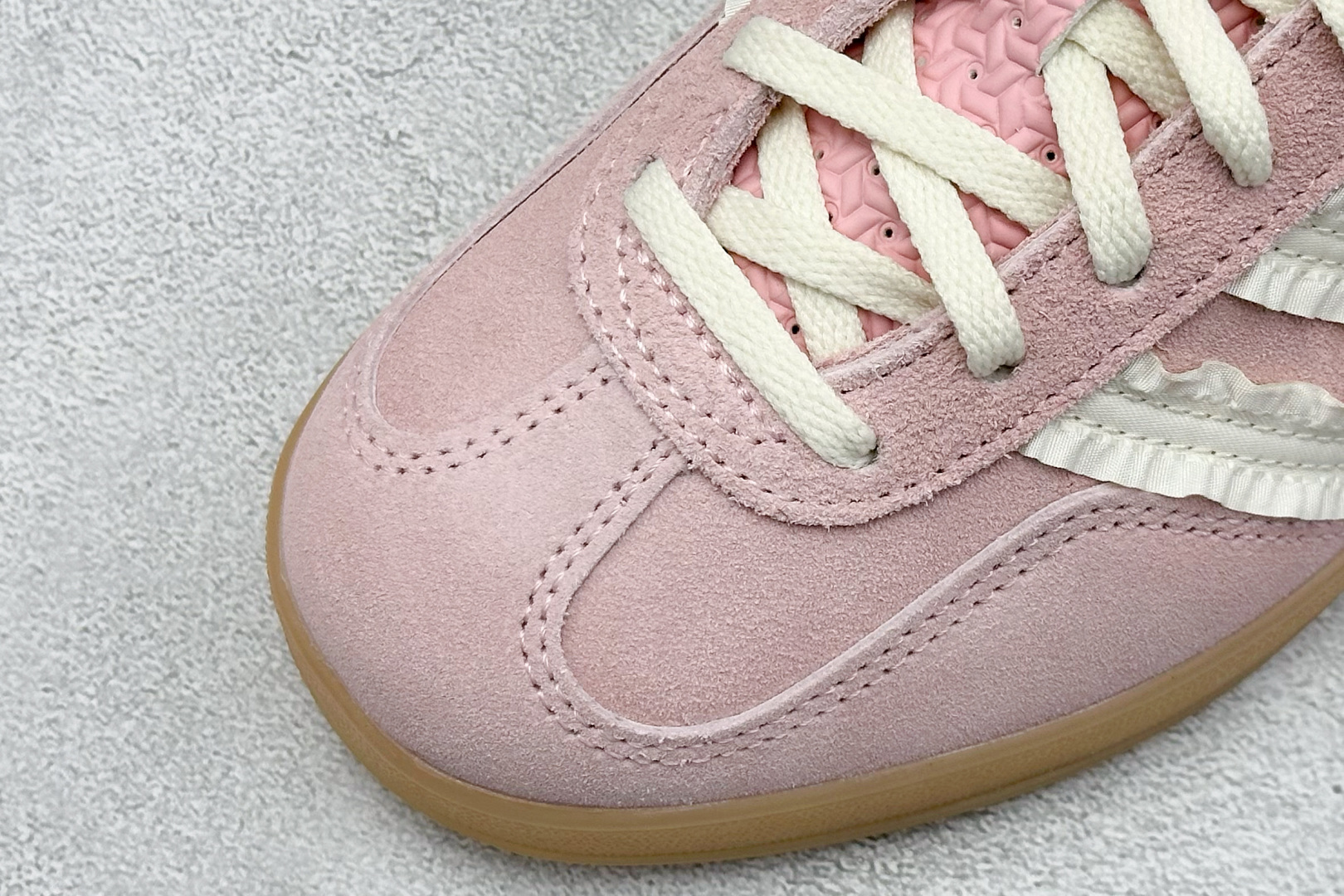 Adidas Originals Gazelle Indoor三叶草复古休闲防滑耐磨低帮板鞋 JS1413-Top High Quatity Cheap Sneakers Fashion Clothing Clothes Bags handbags Shoes of all Brand wholesale With The best Quality And Beautiful Price from China Factory Chinese suppliers wholesaler seller Adidas Originals Gazelle Indoor三叶草复古休闲防滑耐磨低帮板鞋 JS1413