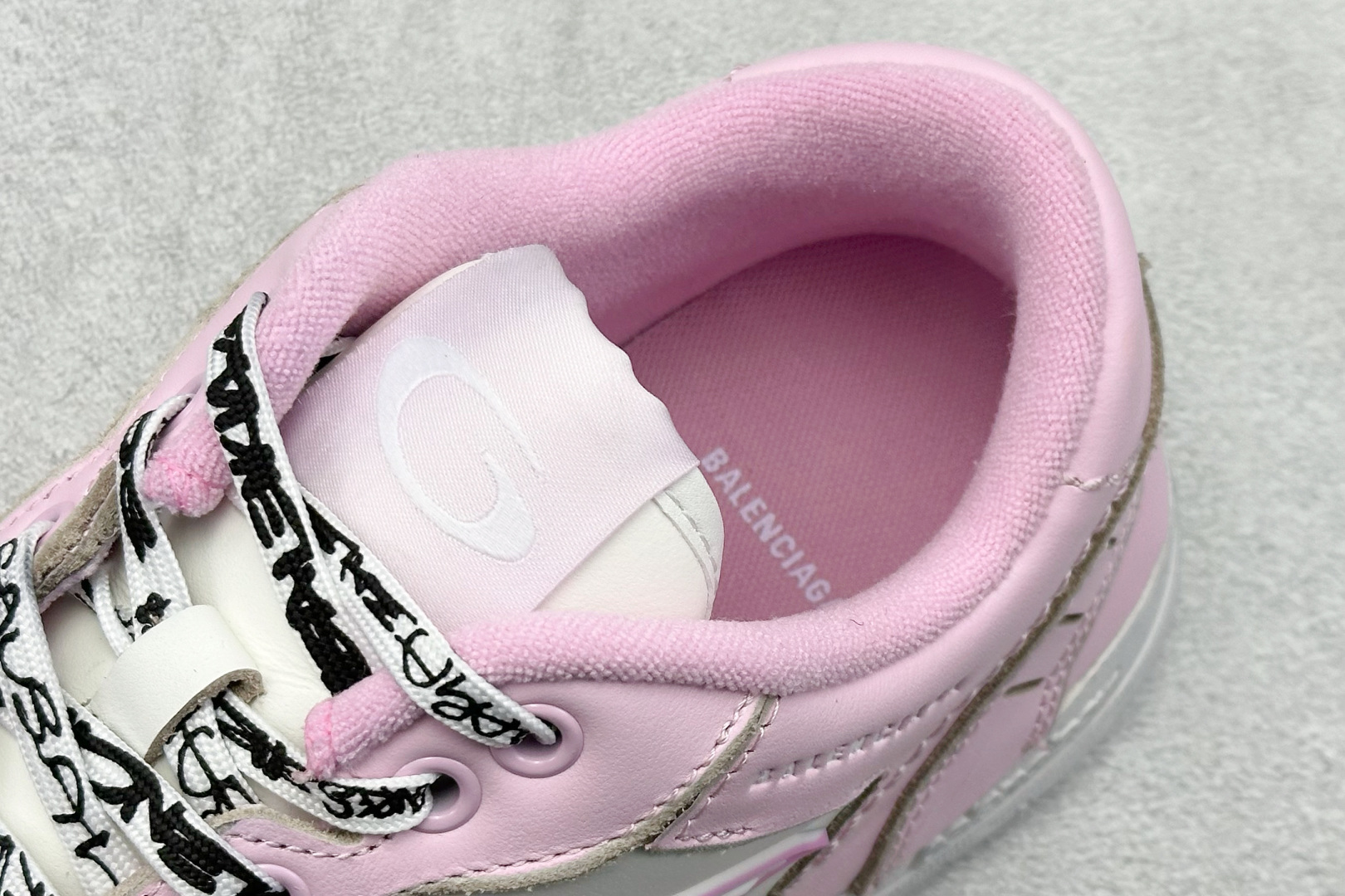 400 OK版Balenciaga Hamptons Worn-Out 巴黎世家十八18代 涤纶（聚酯纤维）牛皮革 圆头系带 低帮 生活休闲鞋板鞋