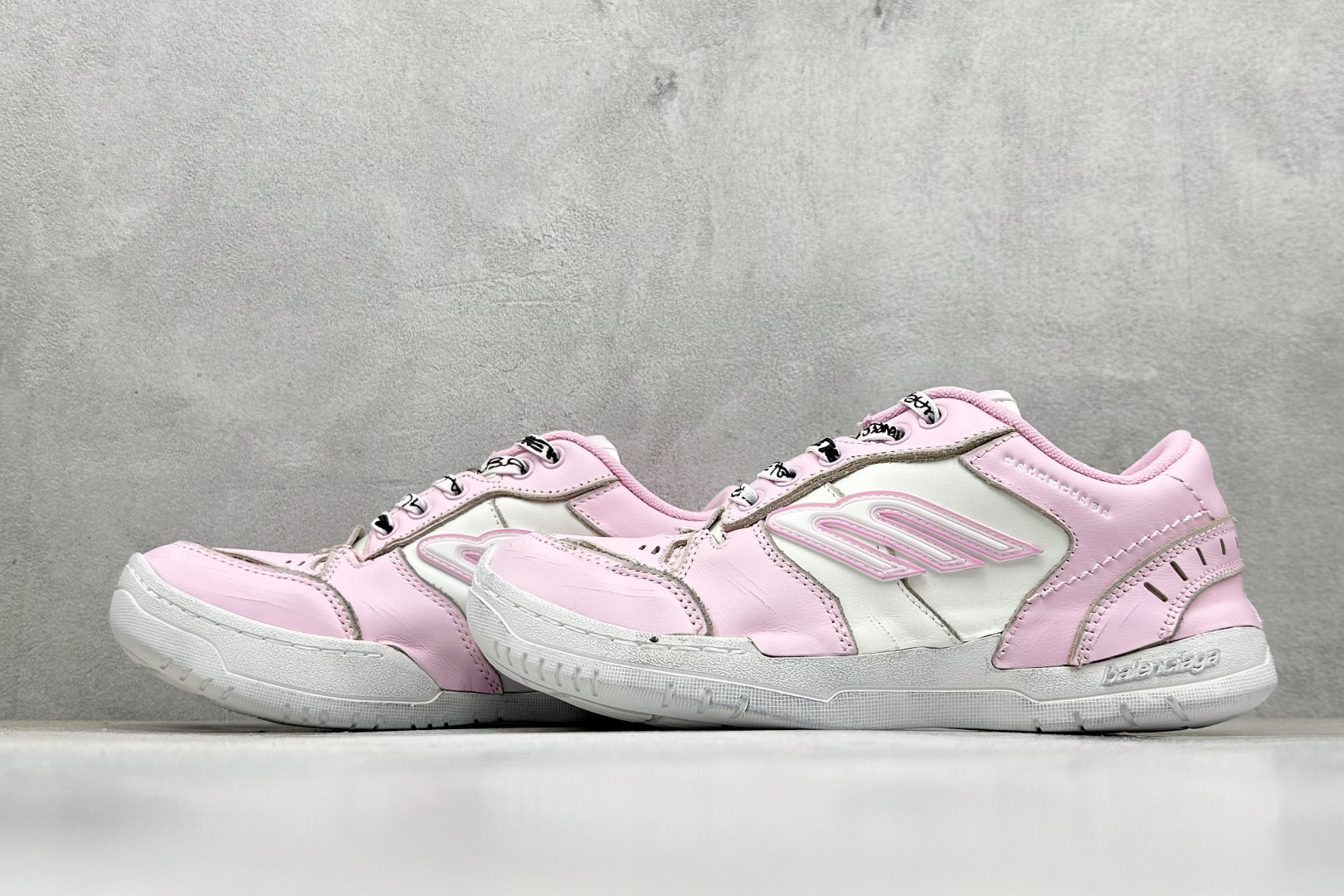 400 OK版Balenciaga Hamptons Worn-Out 巴黎世家十八18代 涤纶（聚酯纤维）牛皮革 圆头系带 低帮 生活休闲鞋板鞋