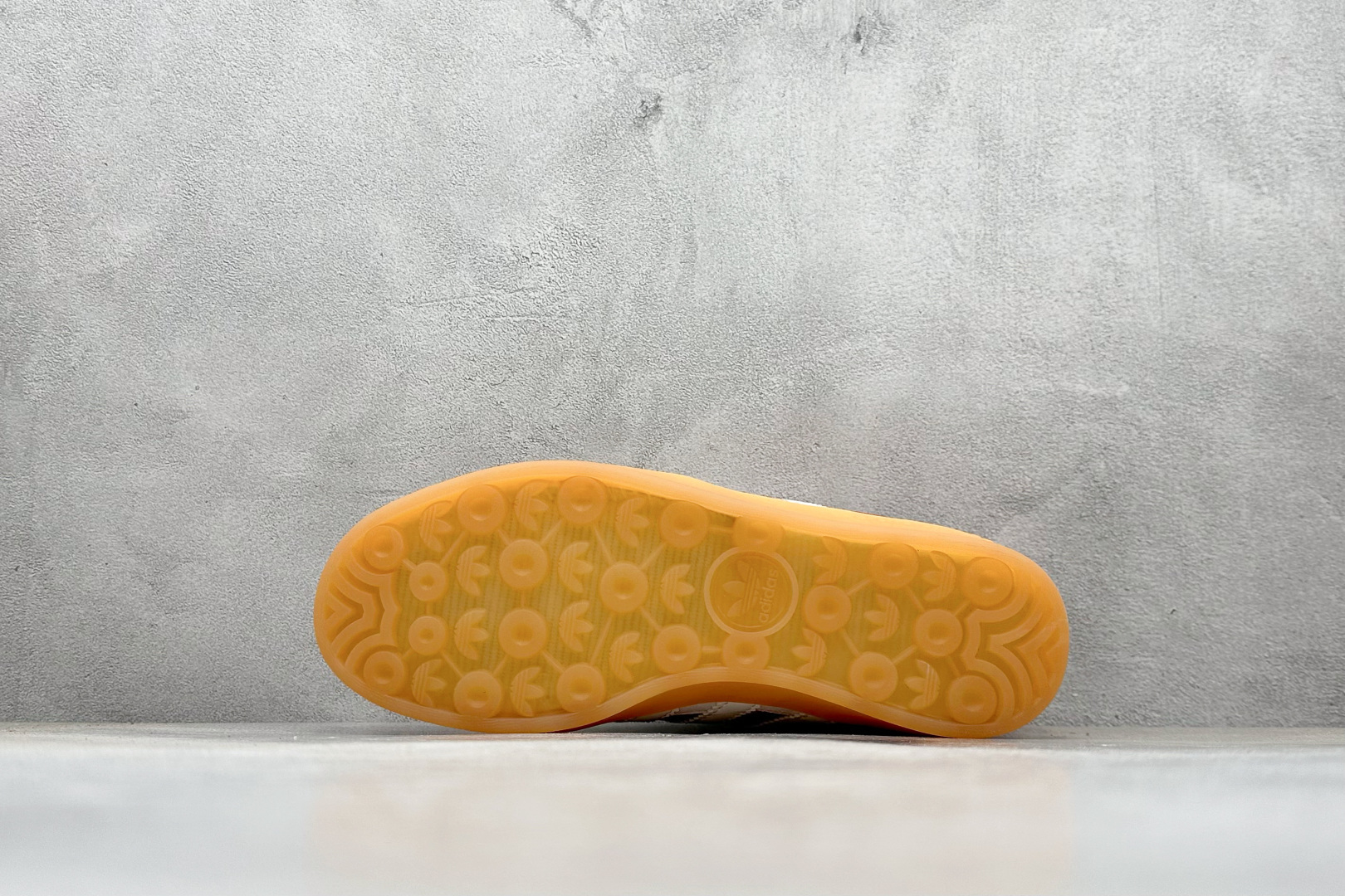 Bad Bunny x Adidas Gazelle Indoor 联名款 三叶草复古休闲防滑耐磨低帮板鞋 JS5053-Top High Quatity Cheap Sneakers Fashion Clothing Clothes Bags handbags Shoes of all Brand wholesale With The best Quality And Beautiful Price from China Factory Chinese suppliers wholesaler seller Bad Bunny x Adidas Gazelle Indoor 联名款 三叶草复古休闲防滑耐磨低帮板鞋 JS5053