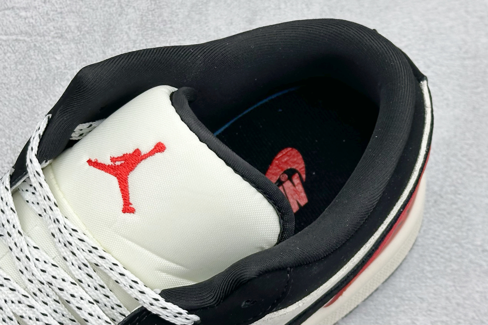 Travis Scott Air Jordan 1 Low PLAY联名合作融合了Travis Scott 独特的潮流风格 LJ8888-005