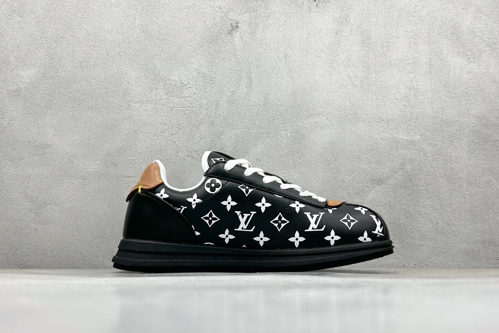 260 Louis Vuitton LV x Nigo联名款 Buttersoft FW25 最新款阿甘休闲运动面包鞋