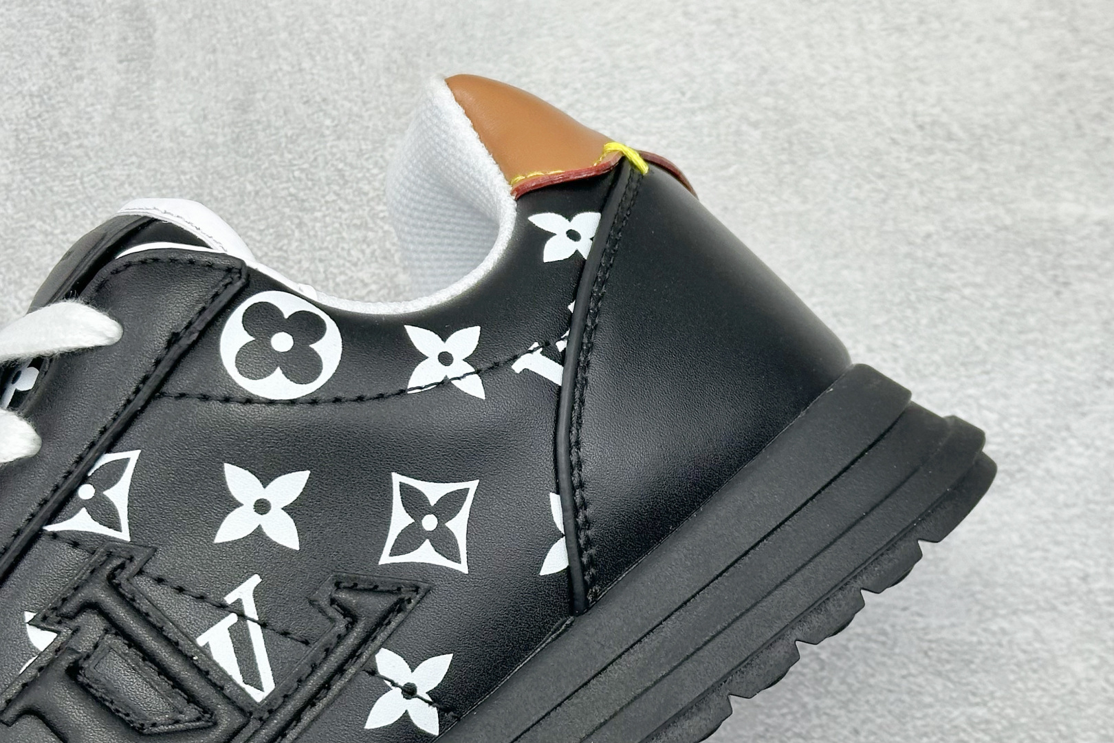 260 Louis Vuitton LV x Nigo联名款 Buttersoft FW25 最新款阿甘休闲运动面包鞋