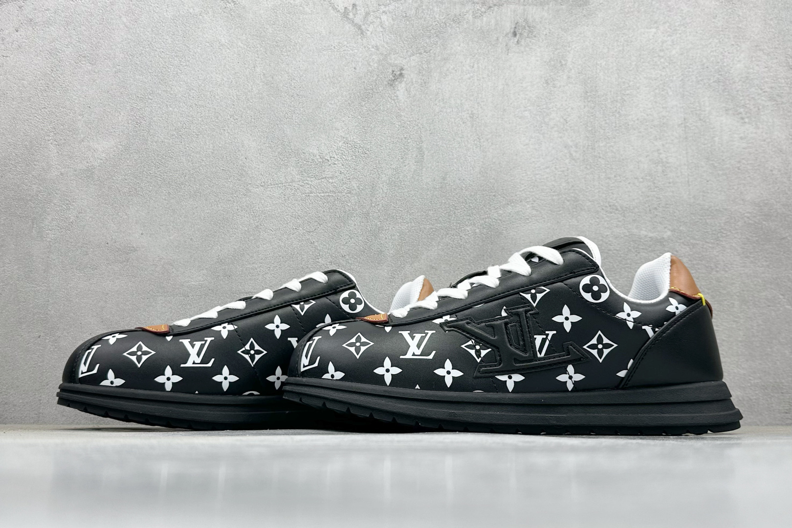 260 Louis Vuitton LV x Nigo联名款 Buttersoft FW25 最新款阿甘休闲运动面包鞋