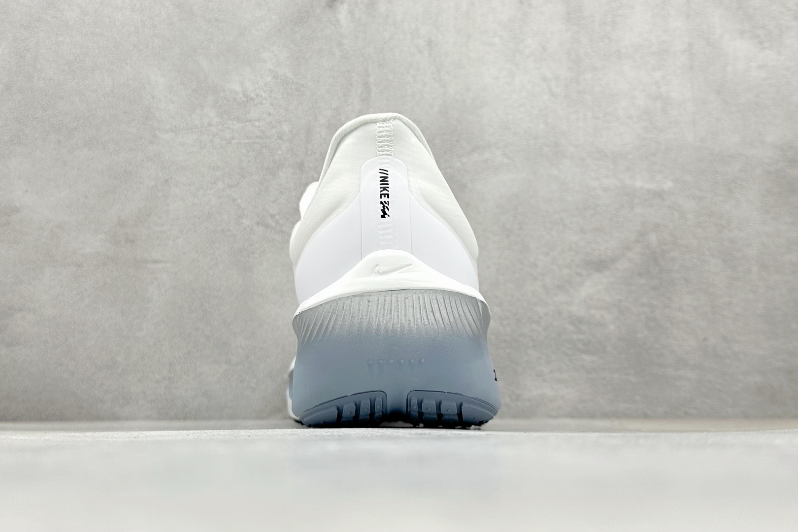 220 Nike Zoom Fly 6 耐克超弹轻盈跑步鞋 FN8454-104