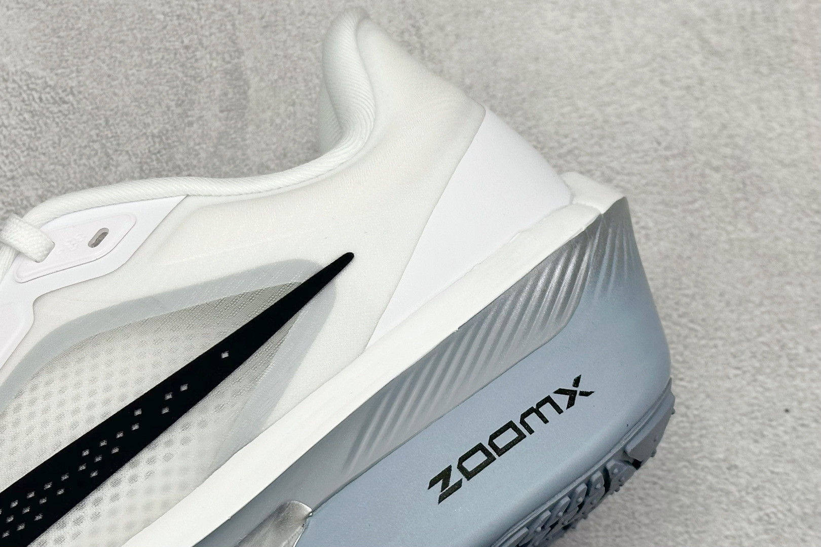 220 Nike Zoom Fly 6 耐克超弹轻盈跑步鞋 FN8454-104