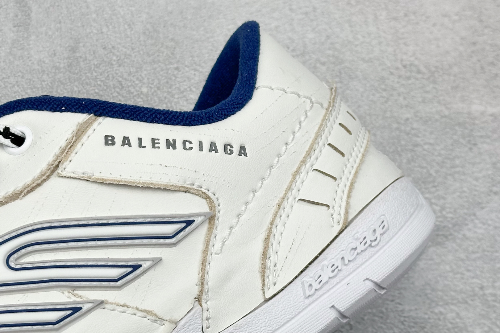 250 I8Balenciaga Hamptons Worn-Out 巴黎世家十八代 牛皮革 圆头系带 低帮 生活休闲鞋板鞋 841765WCURB