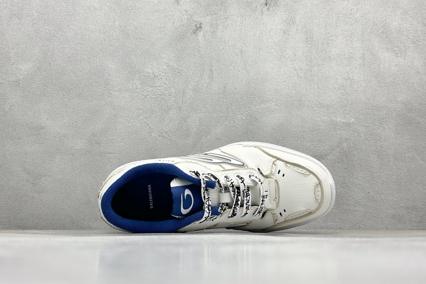 250 I8Balenciaga Hamptons Worn-Out 巴黎世家十八代 牛皮革 圆头系带 低帮 生活休闲鞋板鞋 841765WCURB