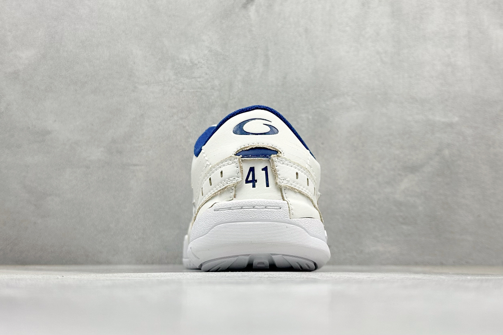 250 I8Balenciaga Hamptons Worn-Out 巴黎世家十八代 牛皮革 圆头系带 低帮 生活休闲鞋板鞋 841765WCURB