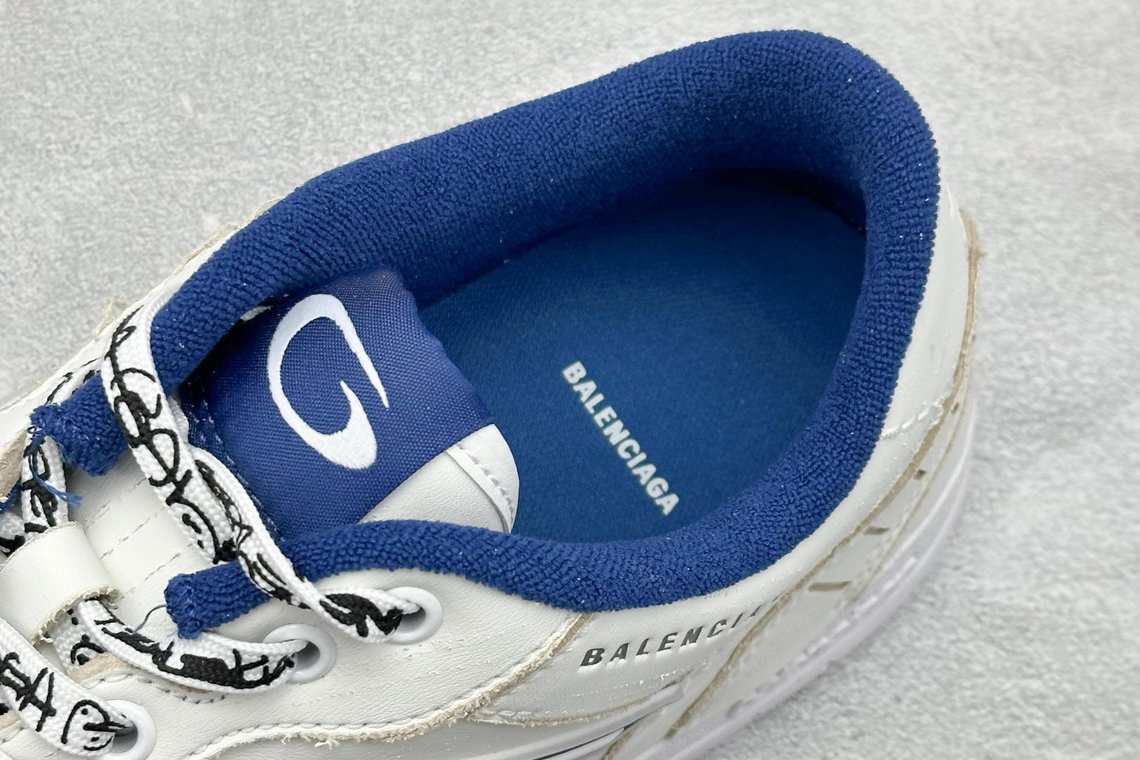 250 I8Balenciaga Hamptons Worn-Out 巴黎世家十八代 牛皮革 圆头系带 低帮 生活休闲鞋板鞋 841765WCURB