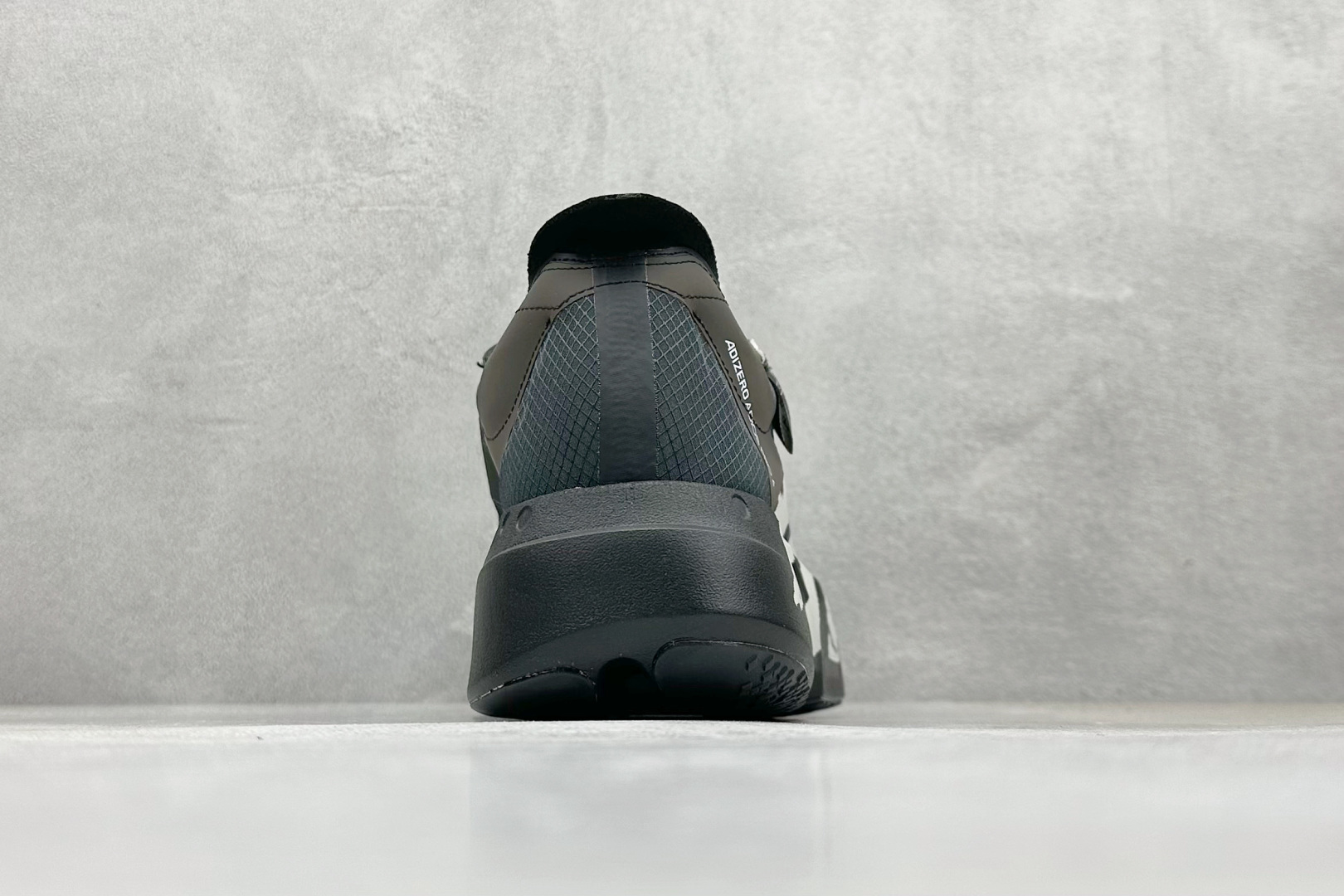 Adidas Y-3 Adios PRO 4M 阿迪超轻透气缓震跑鞋 JR6655-Top High Quatity Cheap Sneakers Fashion Clothing Clothes Bags handbags Shoes of all Brand wholesale With The best Quality And Beautiful Price from China Factory Chinese suppliers wholesaler seller Adidas Y-3 Adios PRO 4M 阿迪超轻透气缓震跑鞋 JR6655