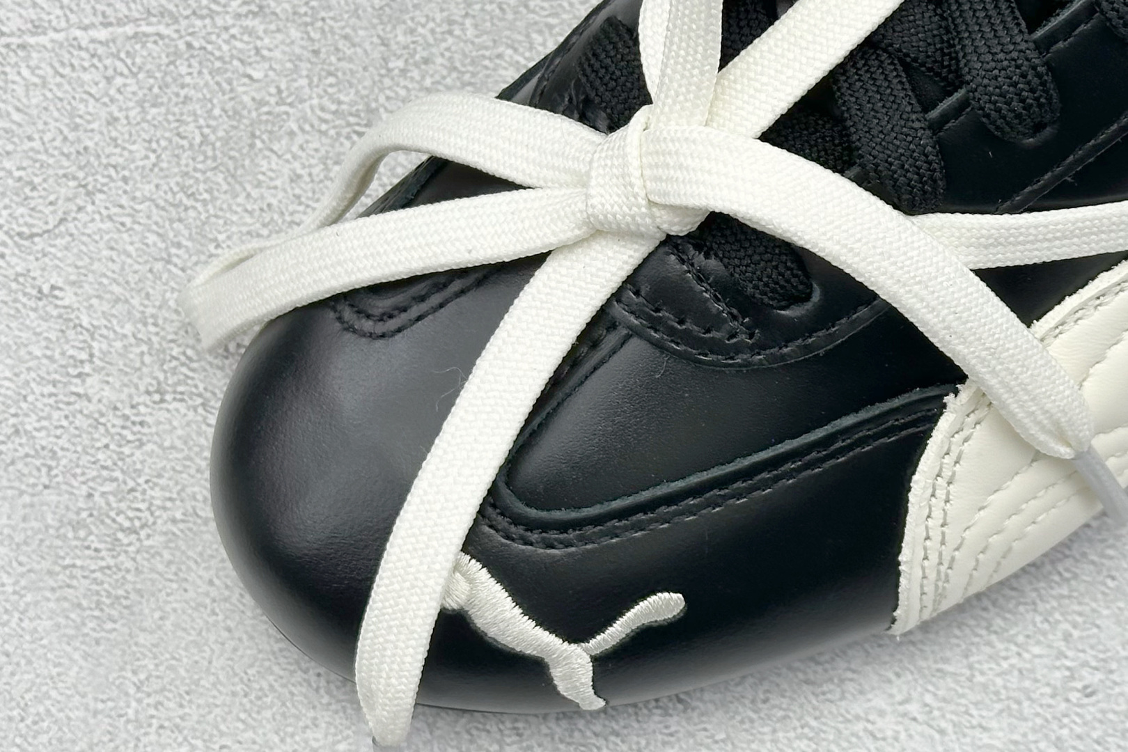 头层Rose x PUMA彪马 Speedcat 系列 联名款 赛车 德训双鞋带 绑带休闲运动低帮板鞋 404391-01