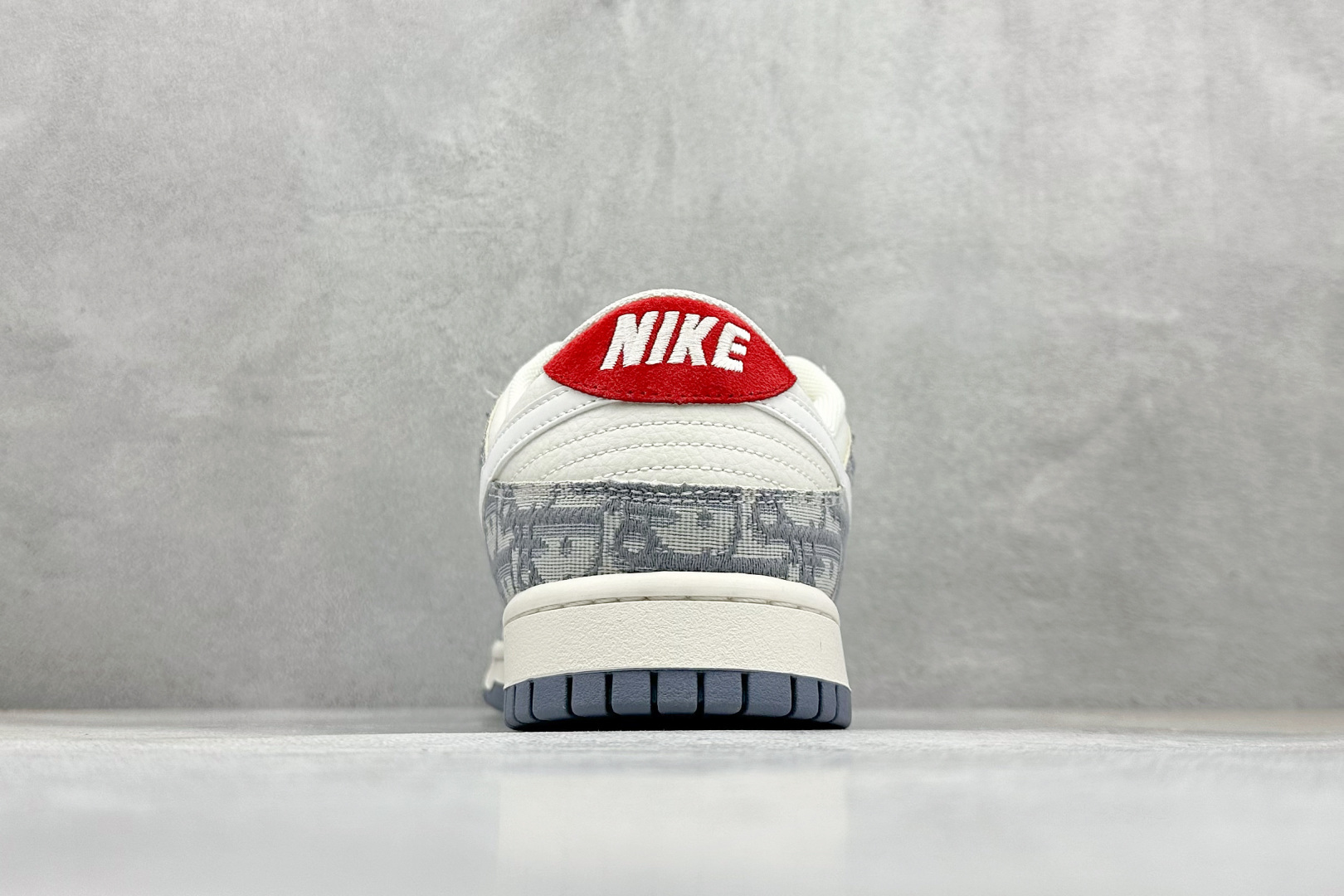 XC版Nike SB Dunk Low“迪奥灰花纹” 周年高端定制 低帮休闲板鞋 CS1688-122