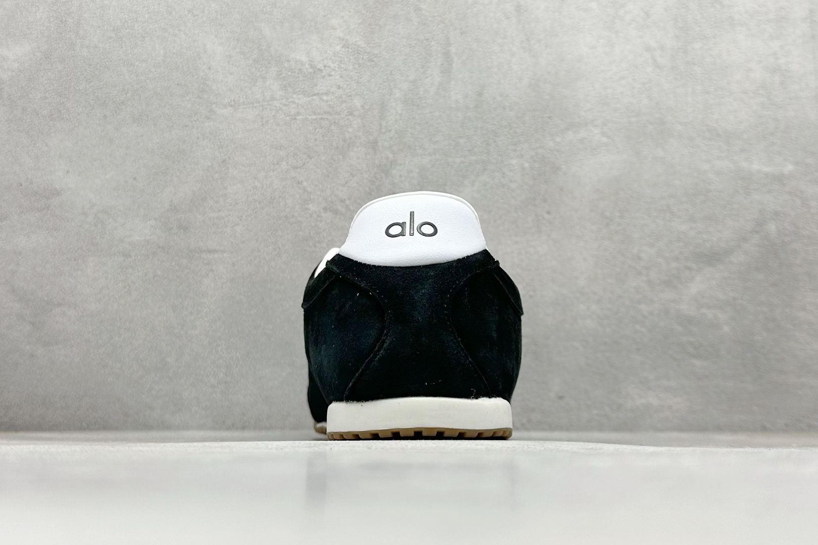 240 K版Alo Yoga Sunset Sneaker 徳训生活休闲鞋 黑色 A0891U-Black