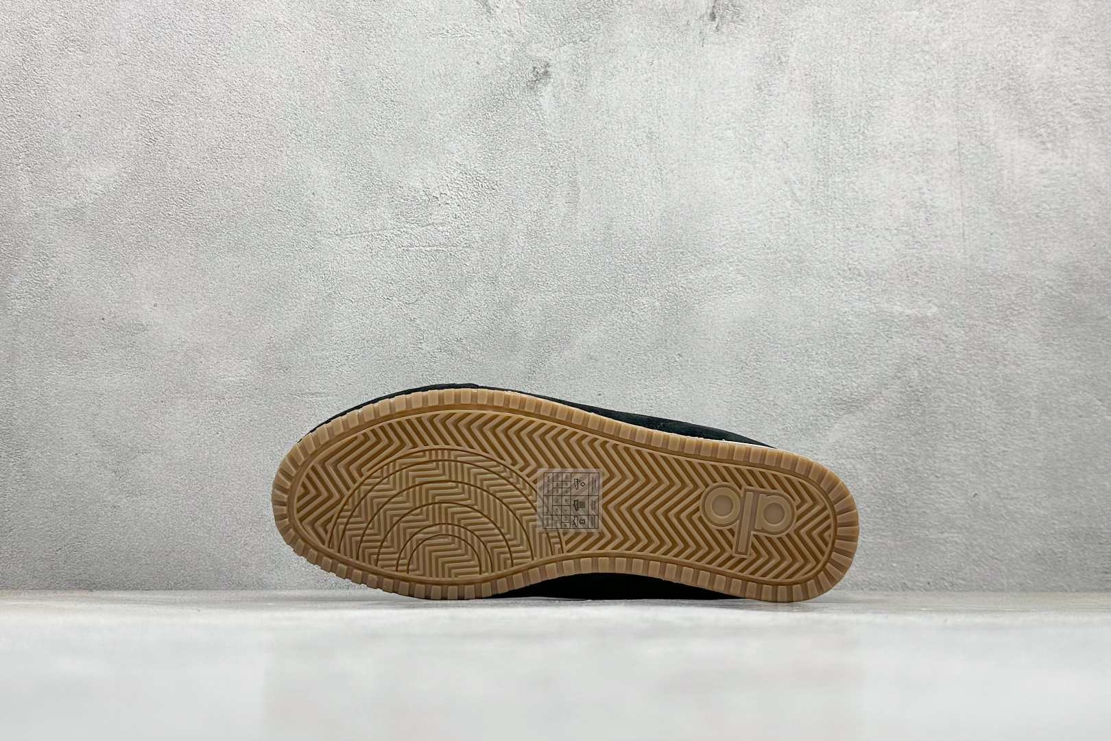 240 K版Alo Yoga Sunset Sneaker 徳训生活休闲鞋 黑色 A0891U-Black