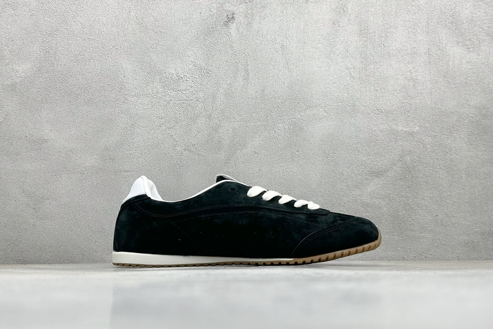 240 K版Alo Yoga Sunset Sneaker 徳训生活休闲鞋 黑色 A0891U-Black