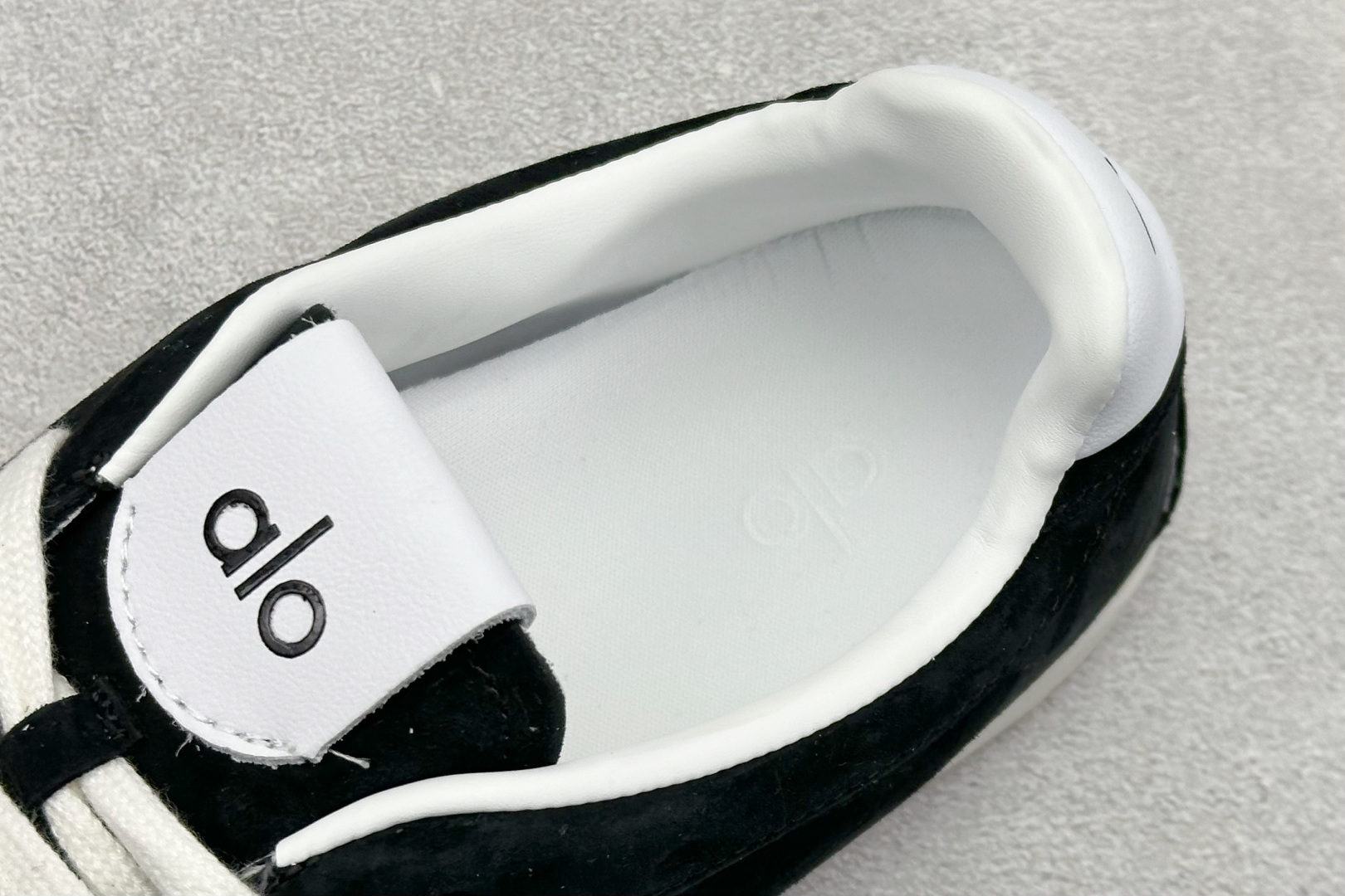 240 K版Alo Yoga Sunset Sneaker 徳训生活休闲鞋 黑色 A0891U-Black