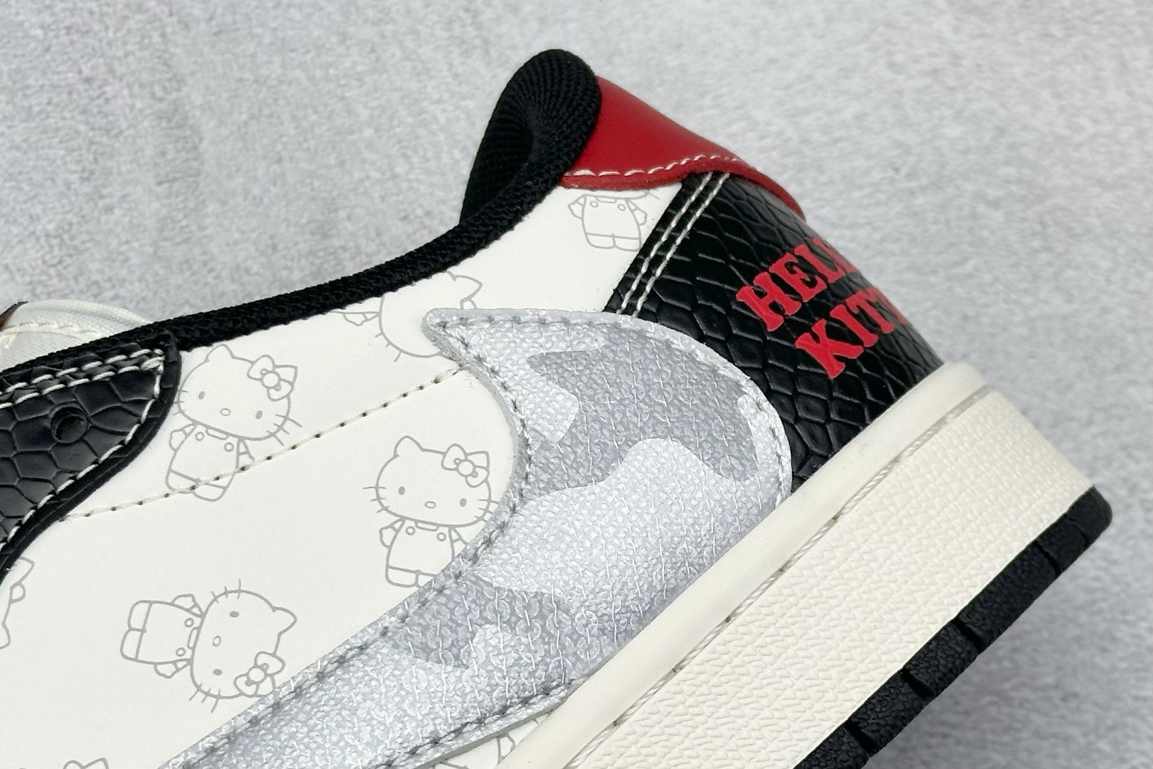 Travis Scott x Nike Air Jordan 1 Low x Hello Kitty Air Jordan 1 Low 反转黑白小勾满天星倒钩 HS8068-065
