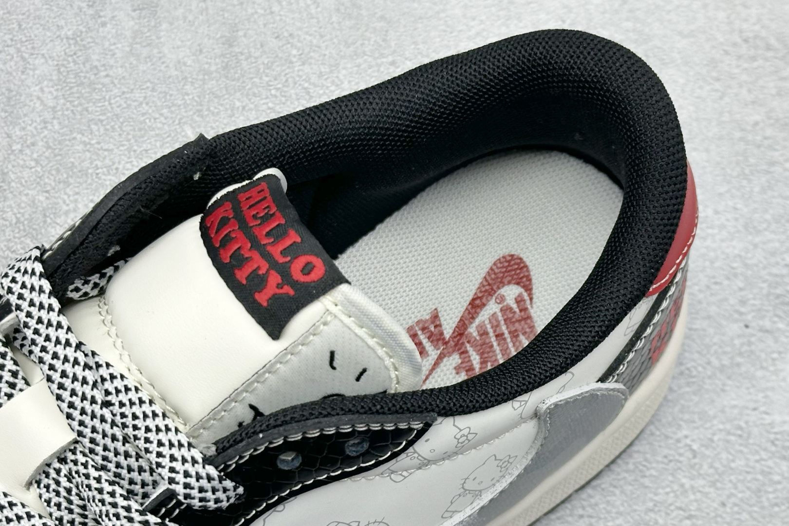 Travis Scott x Nike Air Jordan 1 Low x Hello Kitty Air Jordan 1 Low 反转黑白小勾满天星倒钩 HS8068-065