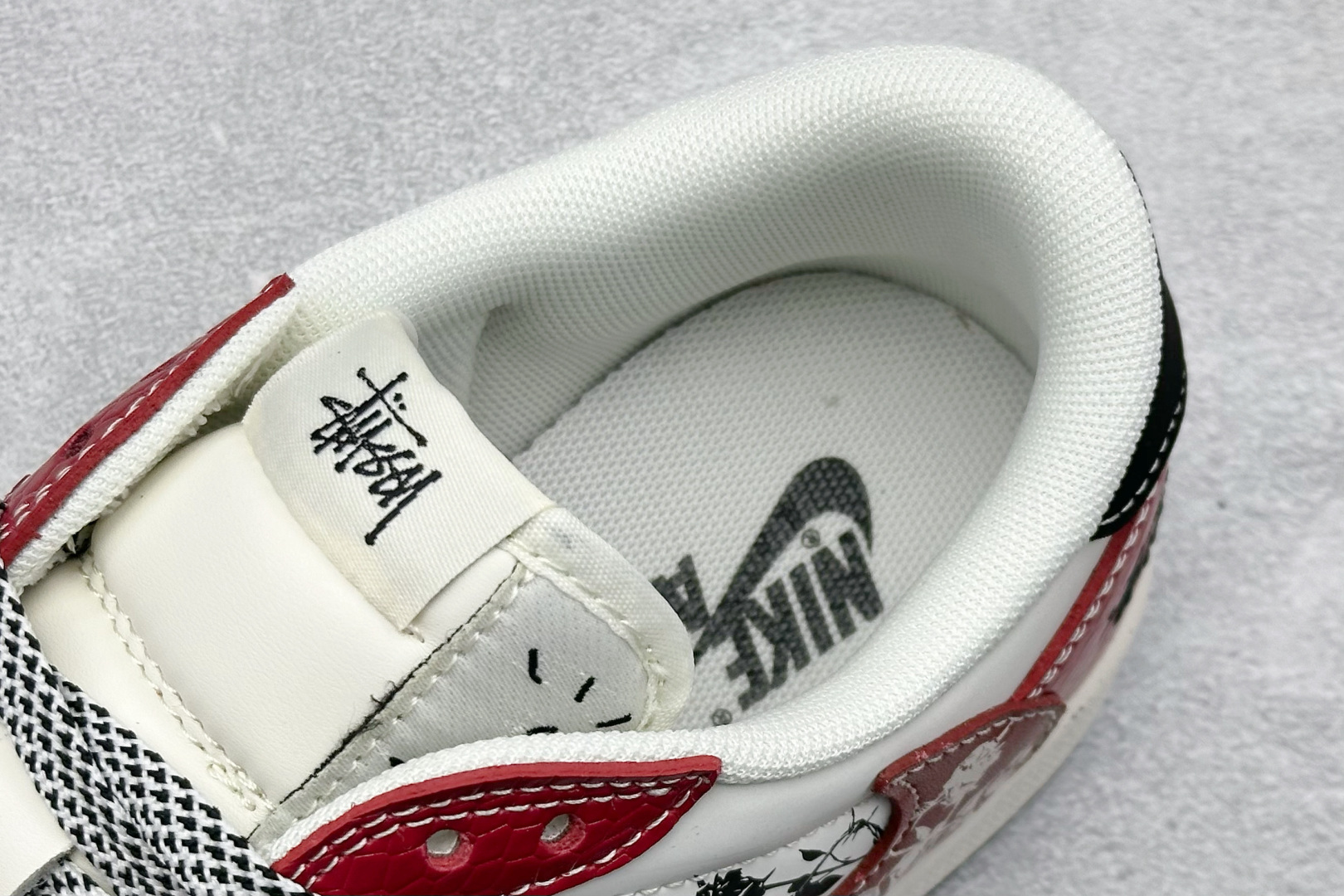 Travis Scott x Nike Air Jordan 1 Low x Stussy Air Jordan 1 Low 反转红白黑小勾满天星倒钩 HS8068-060