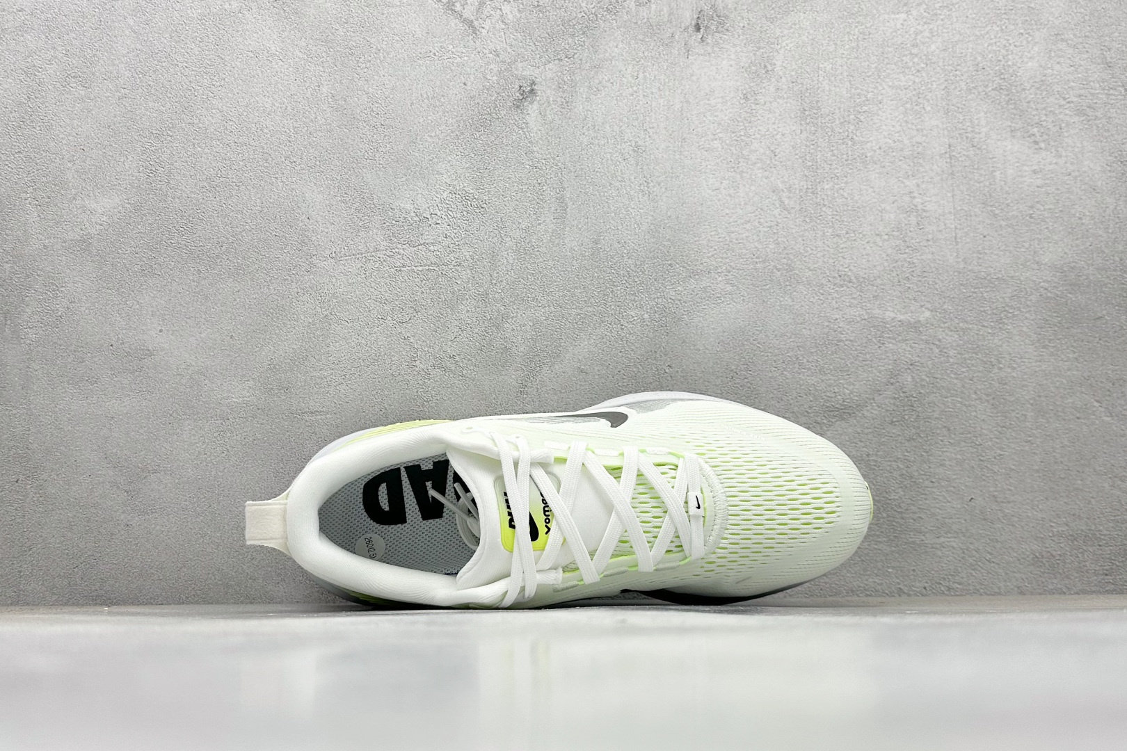 180 RS版 NK Zoom VOMERO 18 轻量跑鞋 耐克网透面气 训跑练步鞋 HM6804-107