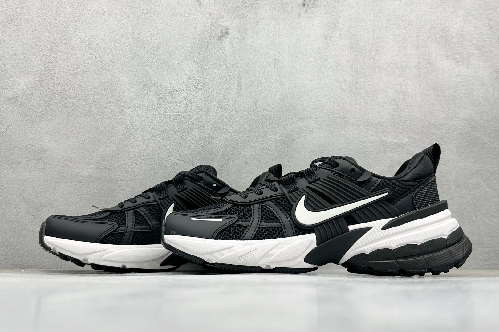 190 NK V2K Run 减震防滑复古低帮跑步鞋 FD0736-001