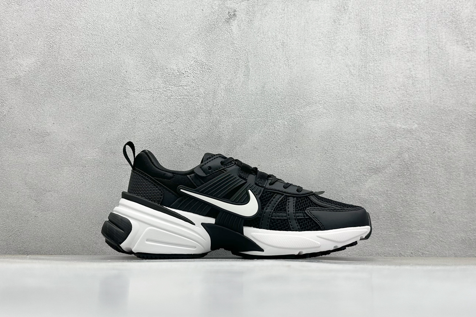 190 NK V2K Run 减震防滑复古低帮跑步鞋 FD0736-001