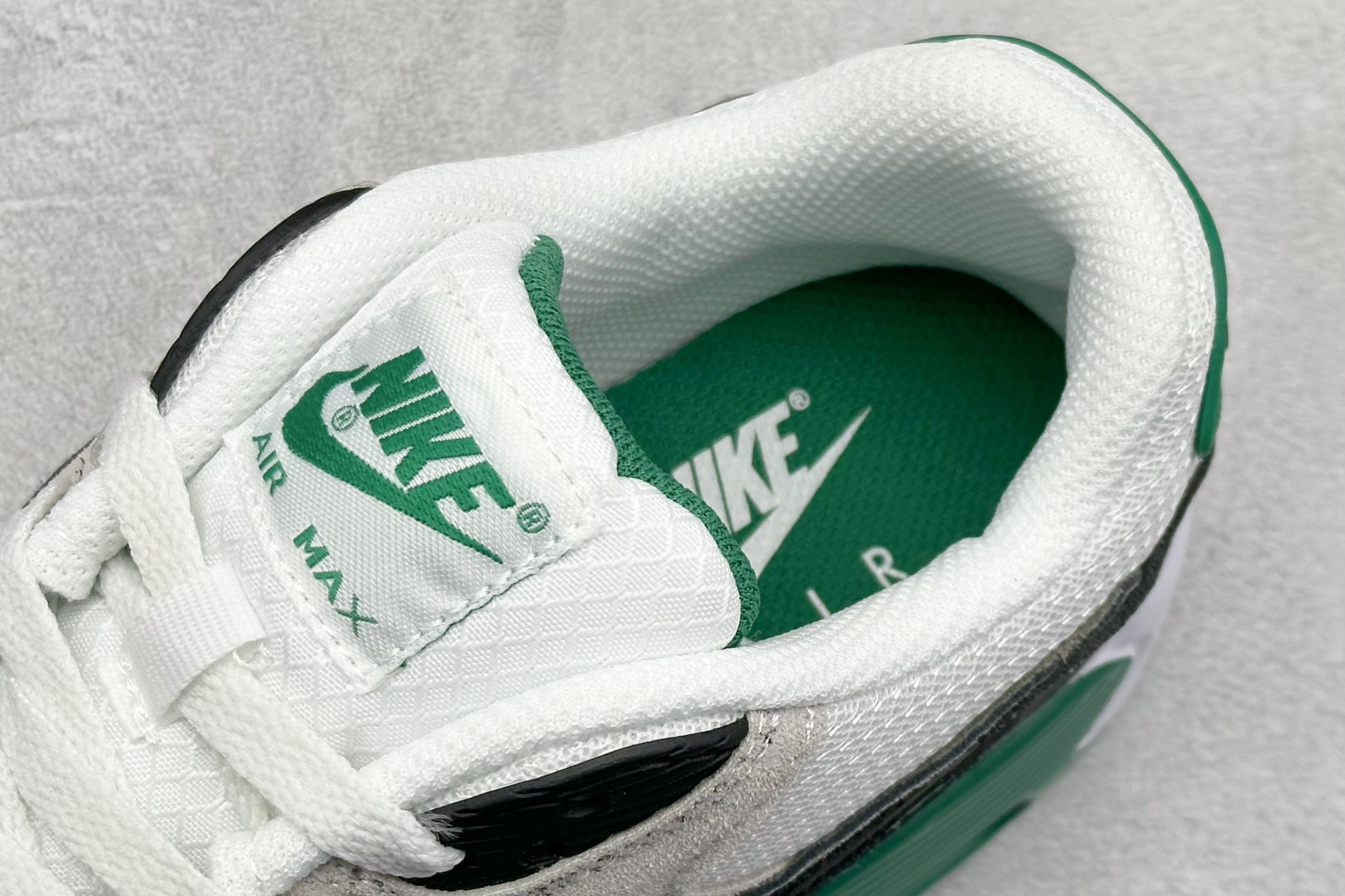 NK Air 90 气垫复古减震跑步鞋 FB9658-100