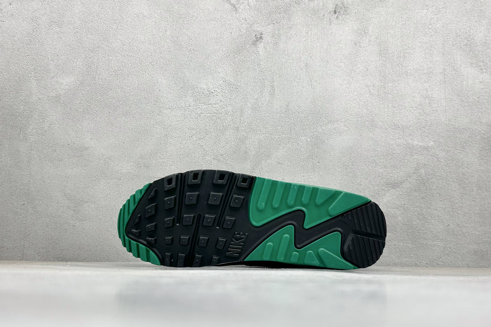 NK Air 90 气垫复古减震跑步鞋 FB9658-100