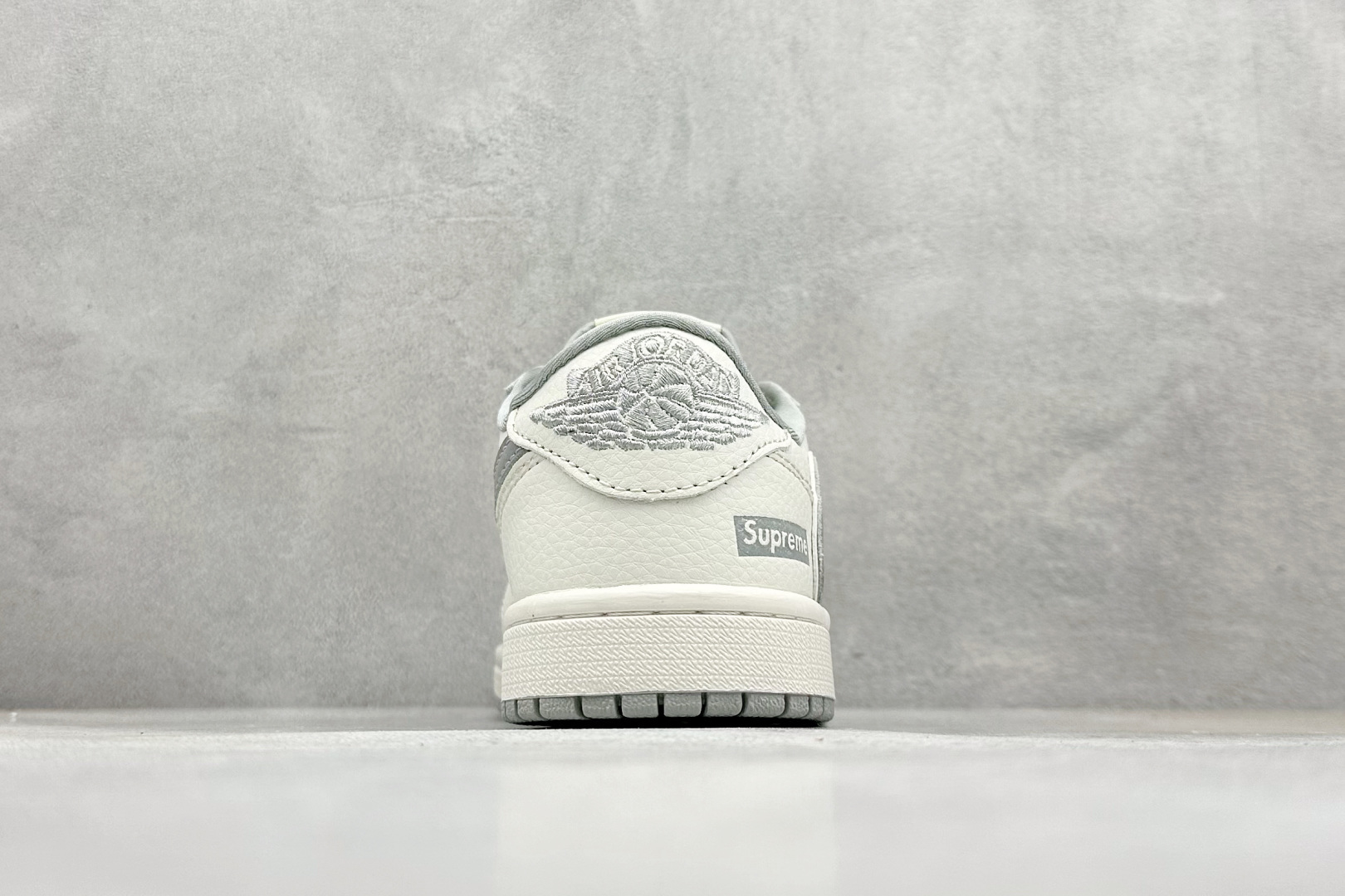 Travis Scott x Nike Air Jordan 1 Low x Superme Air Jordan 1 Low 反转白灰小勾倒钩 JW1188-155